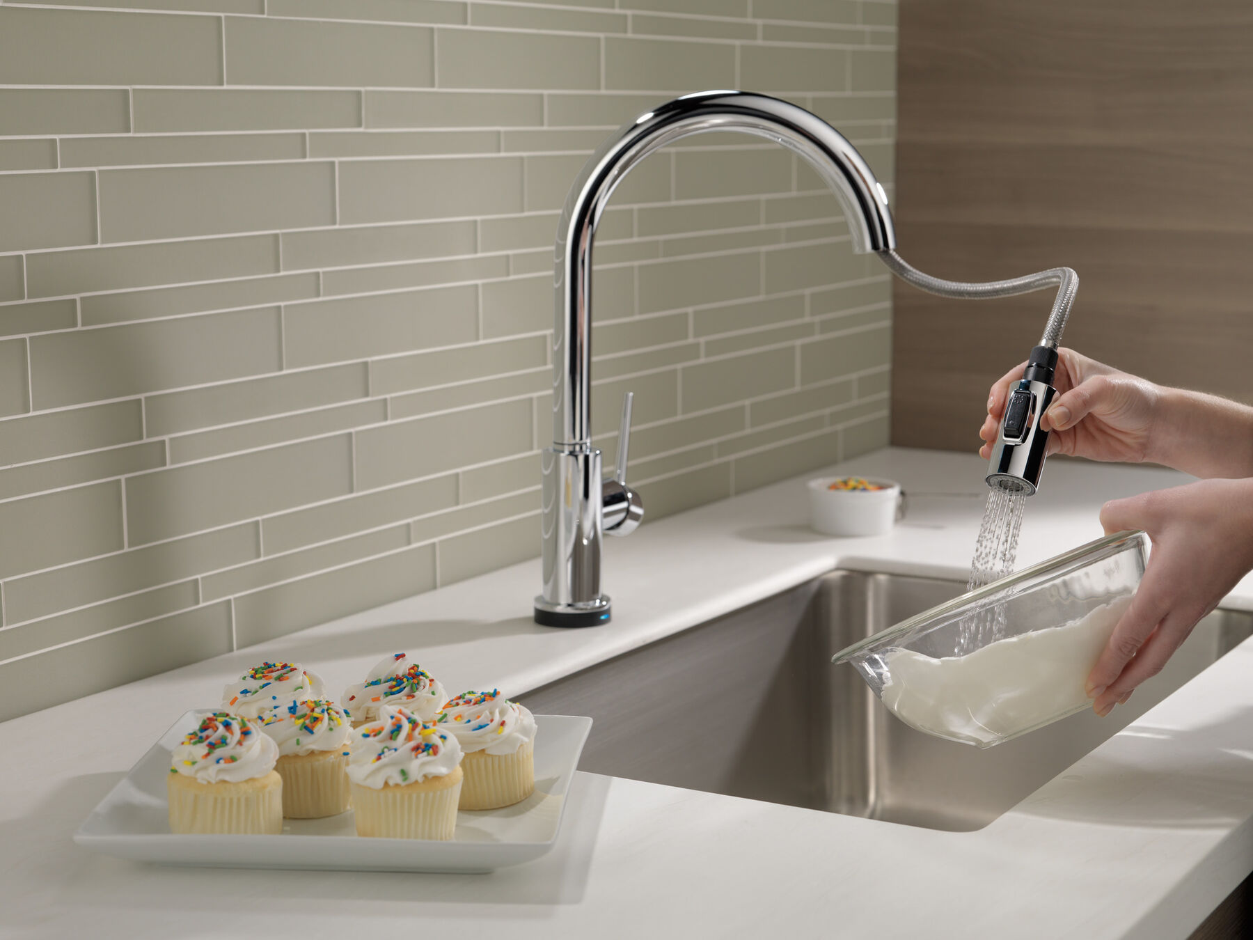 Single Handle Pull-Down Kitchen Faucet with Touch<sub>2</sub>O&reg; Technology