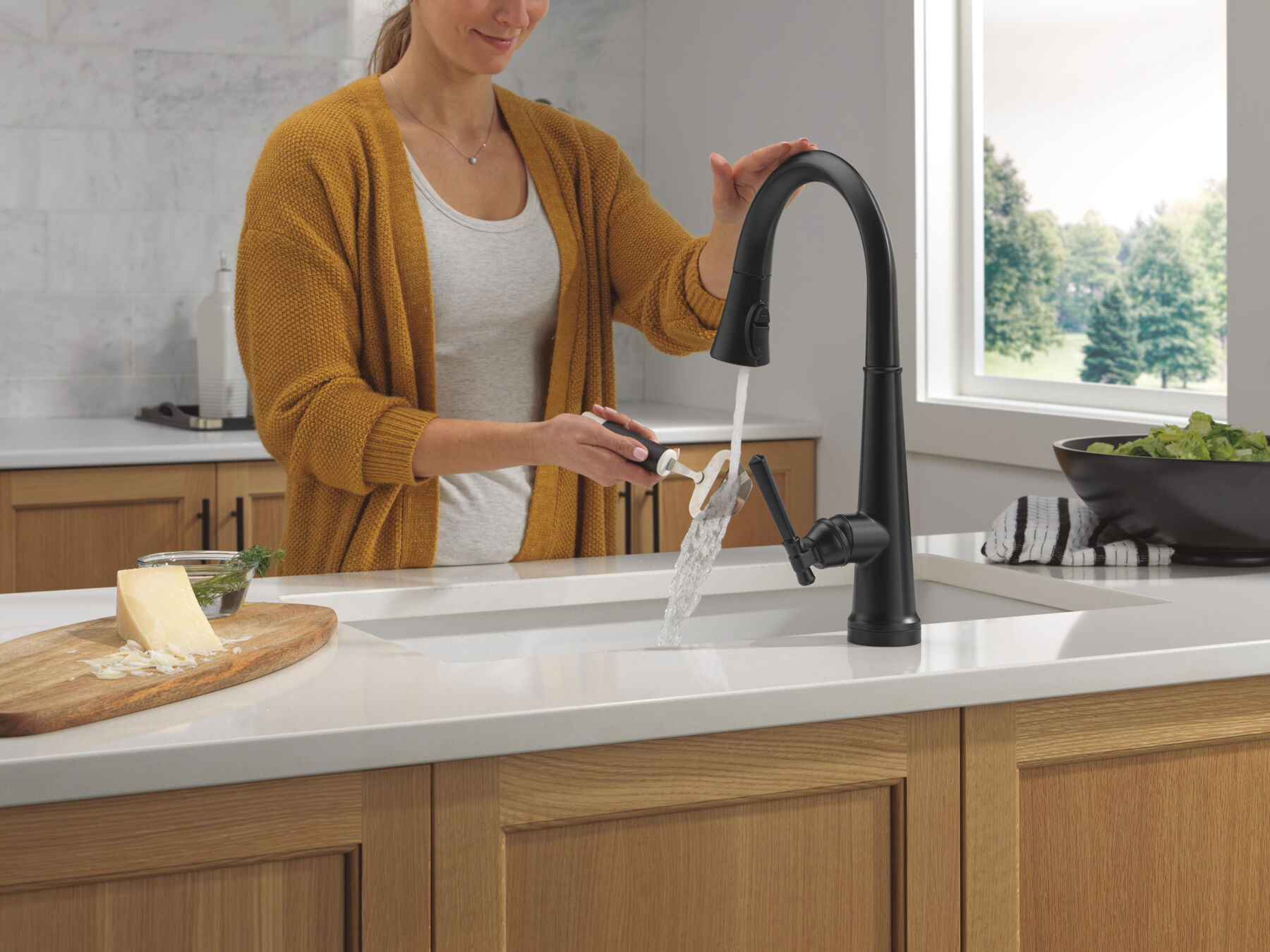 Touch<sub>2</sub>O&reg; Technology Kitchen Faucet with Touchless Technology