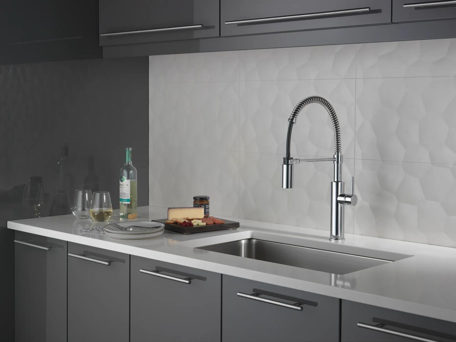 Single-Handle Pull-Down Spring Kitchen Faucet