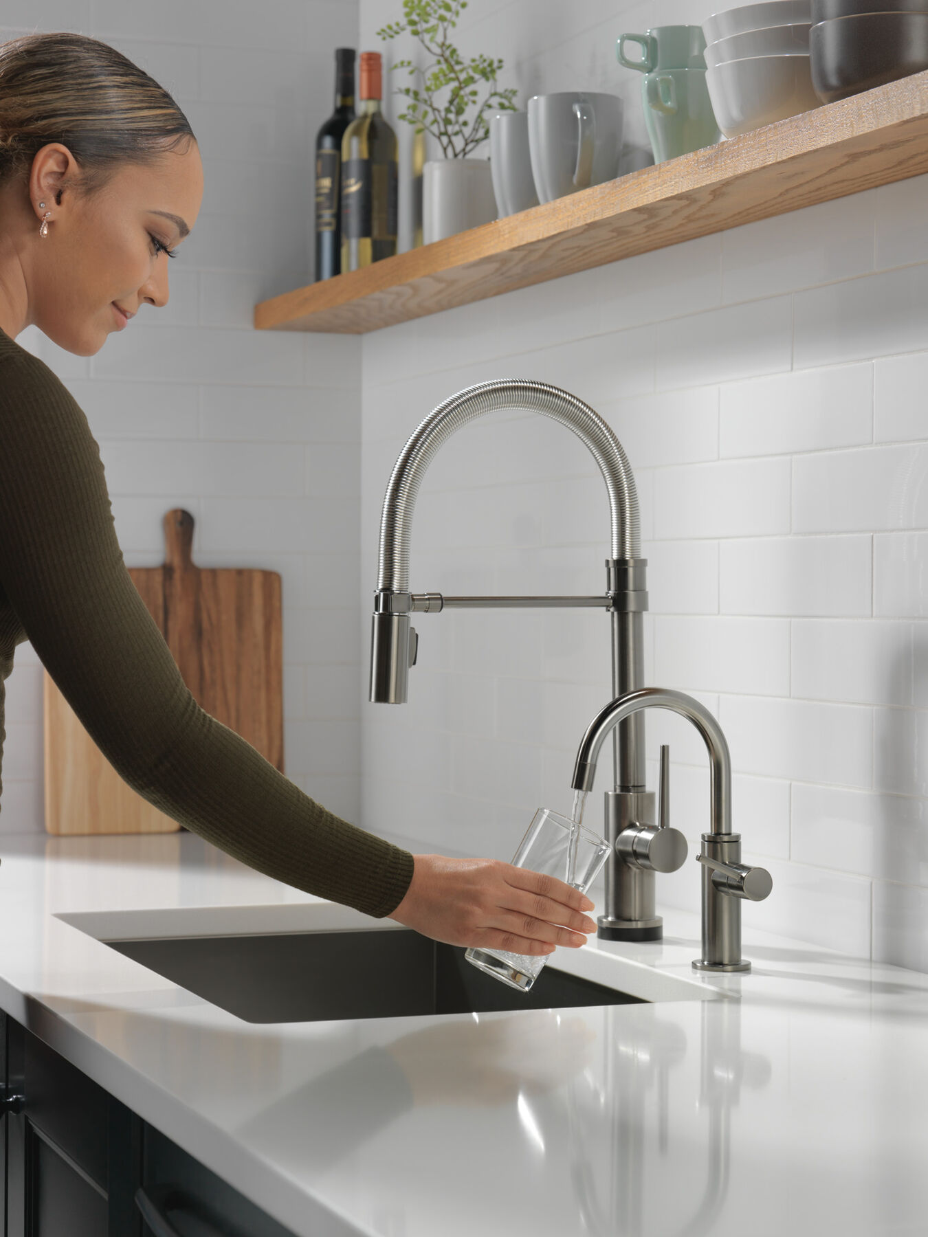 Single-Handle Pull-Down Spring Kitchen Faucet with Touch<sub>2</sub>O&reg; Technology