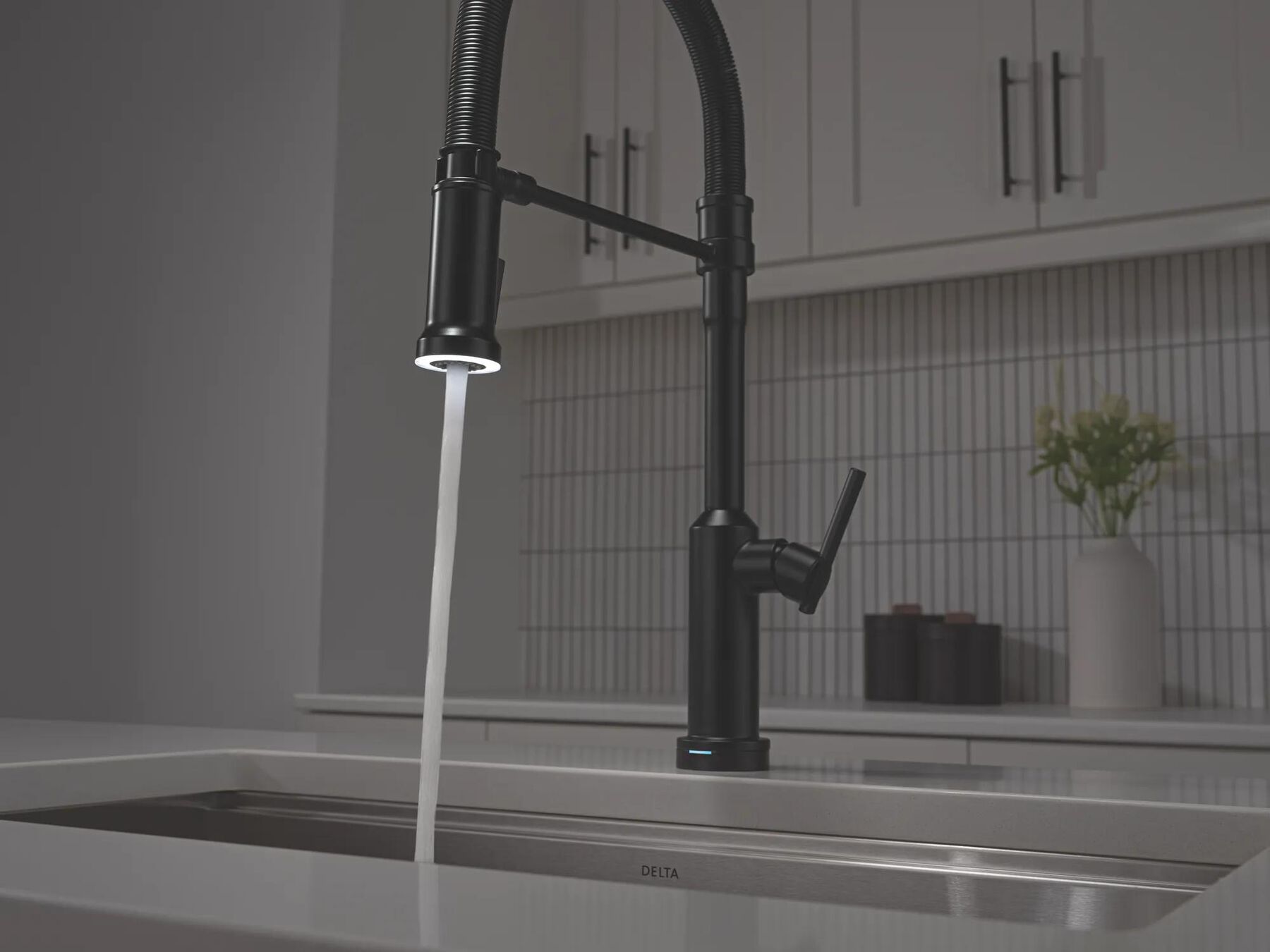 Touch2O&reg; Technology Kitchen Faucet with Touchless Technology