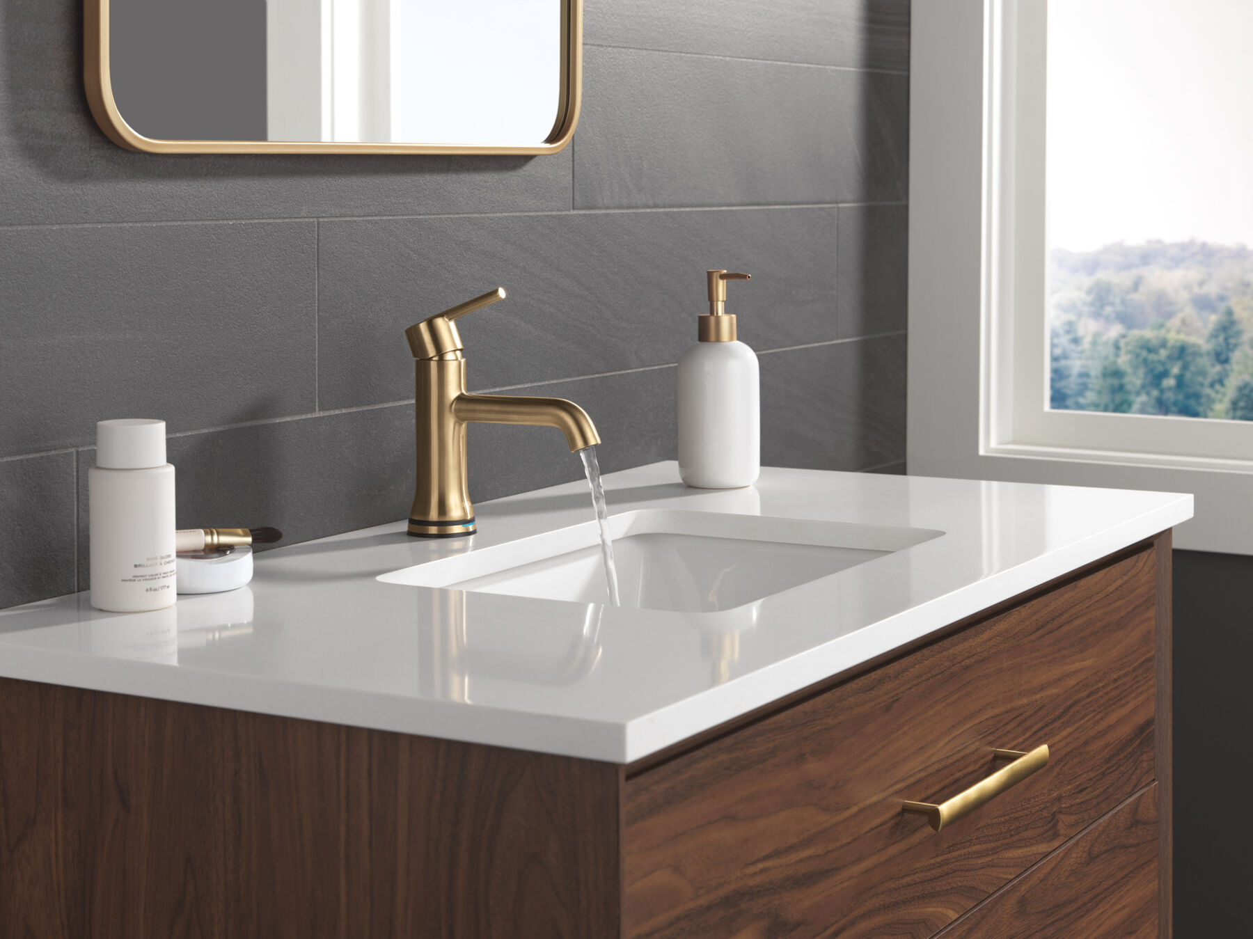 Touch2O Bathroom Faucet with Touchless Technology