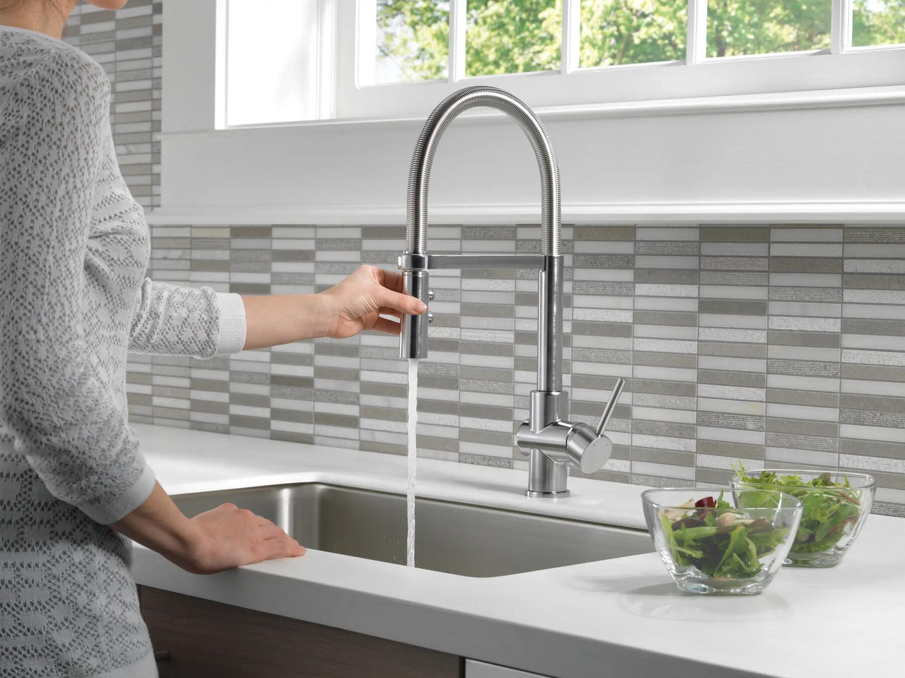 Single Handle Pull-Down Kitchen Faucet