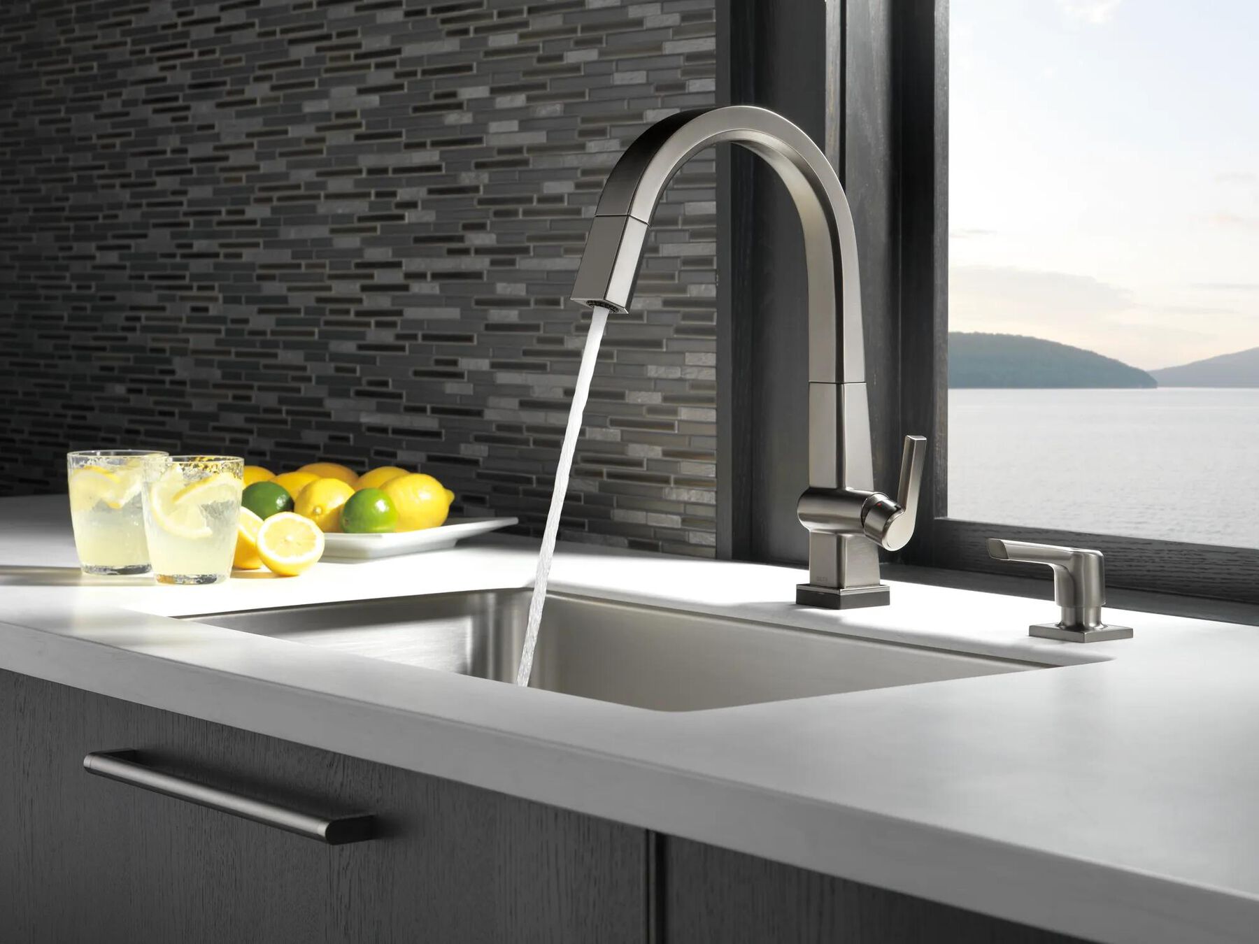 Single Handle Pull Down Kitchen Faucet with Touch<sub>2</sub>O&reg; Technology