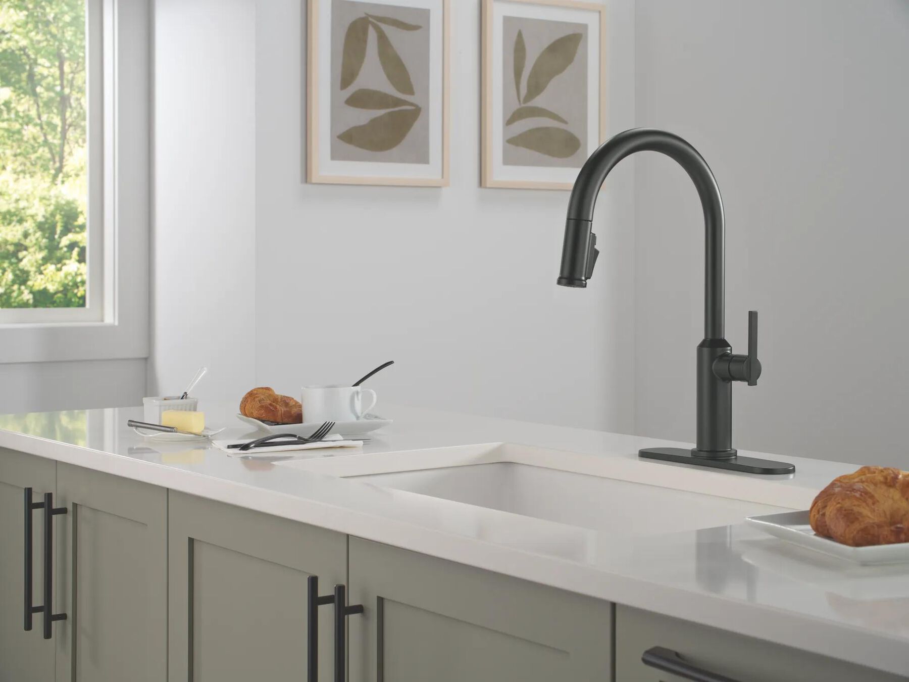 Single Handle Pull-Down Kitchen Faucet