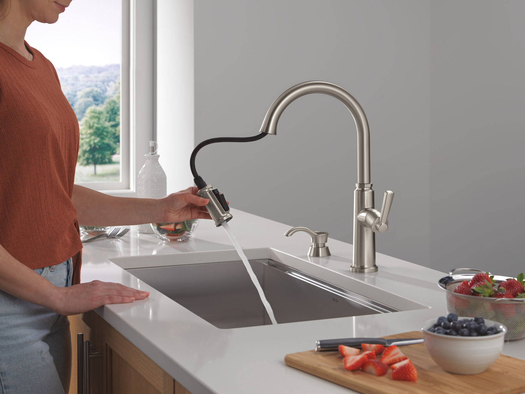 Single Handle Kitchen Pull-Down Faucet w/ Soap Dispenser