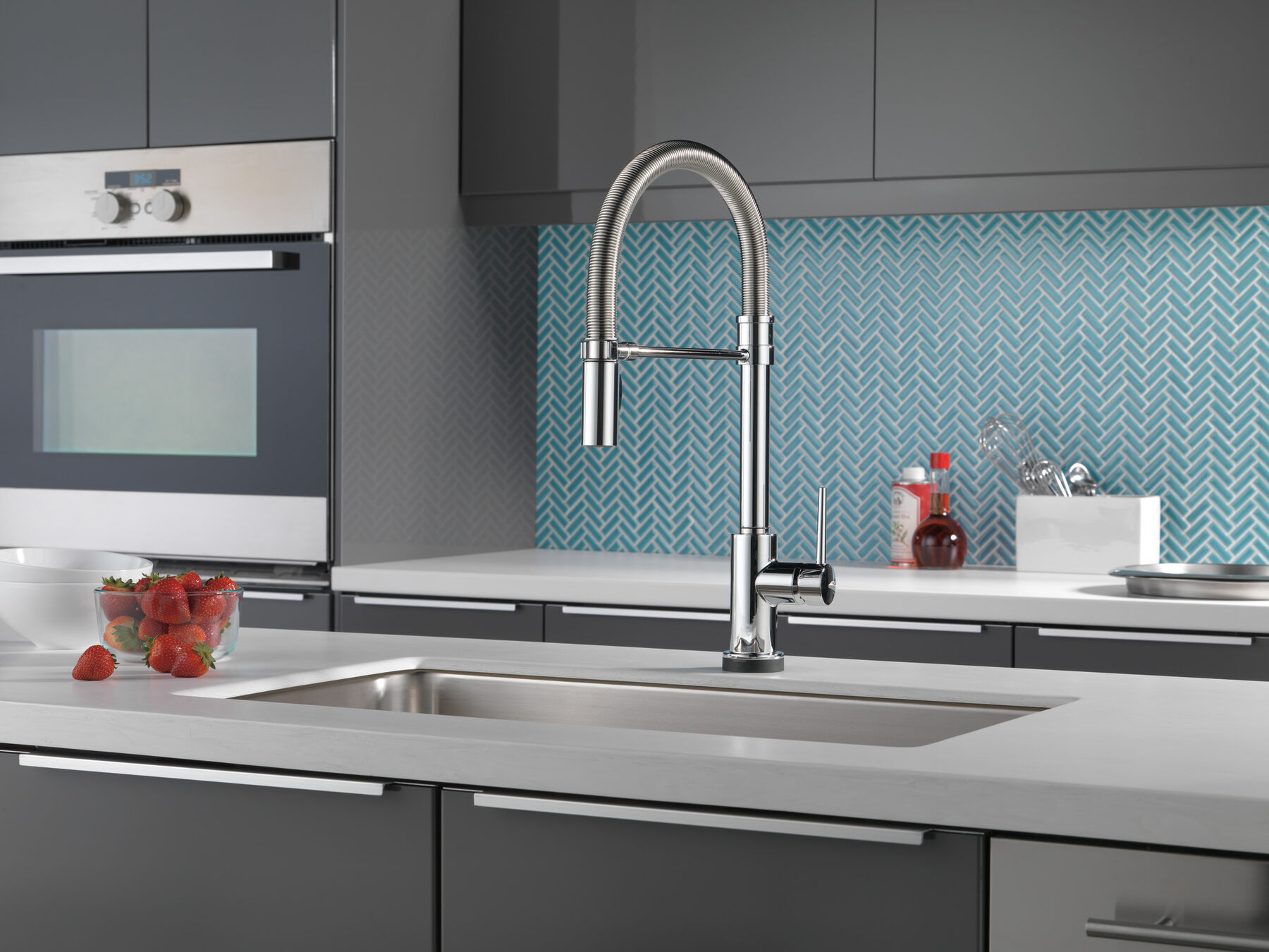Single-Handle Pull-Down Spring Kitchen Faucet with Touch<sub>2</sub>O&reg; Technology