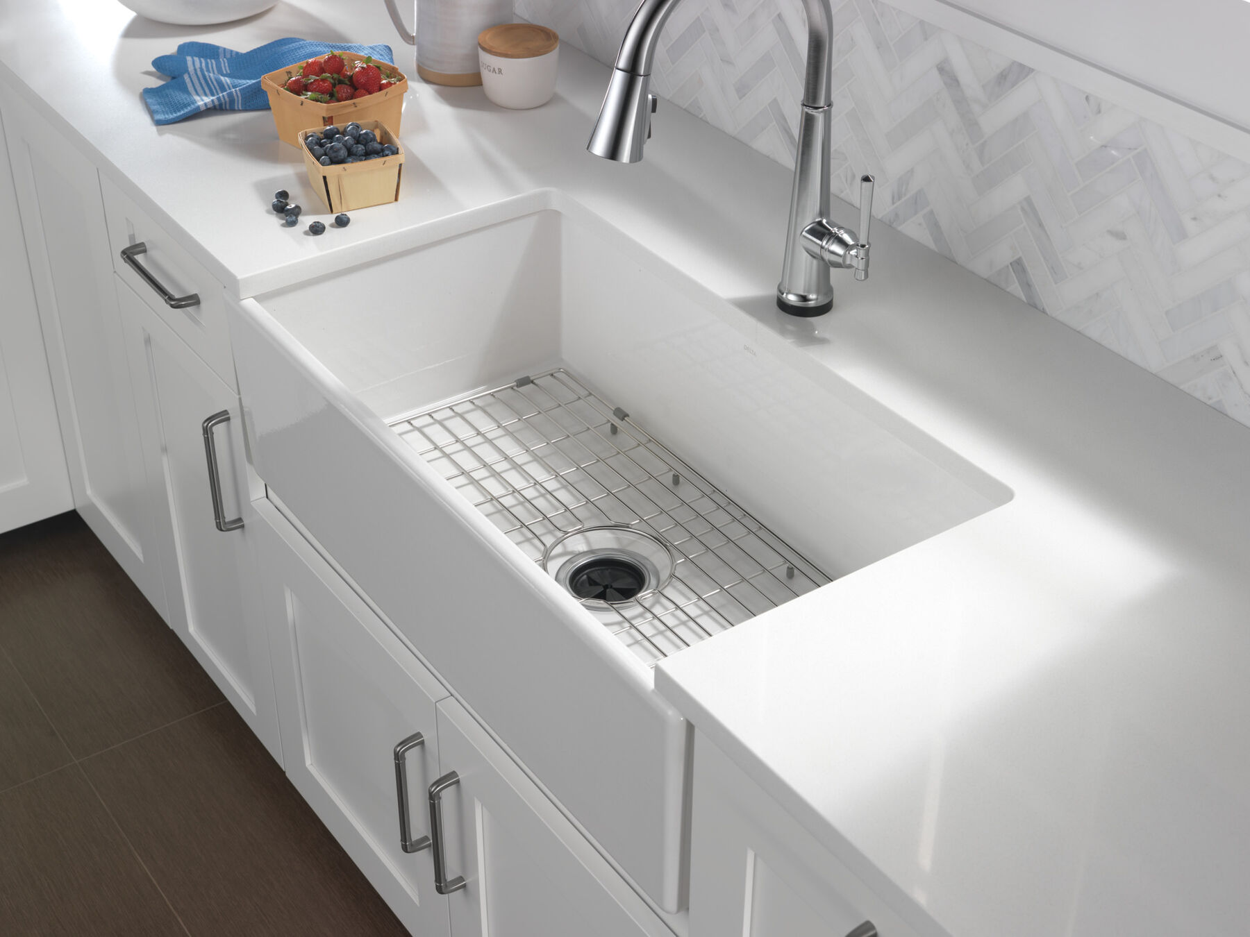 Single Handle Pull-Down Kitchen Faucet with Touch<sub>2</sub>O&reg; Technology