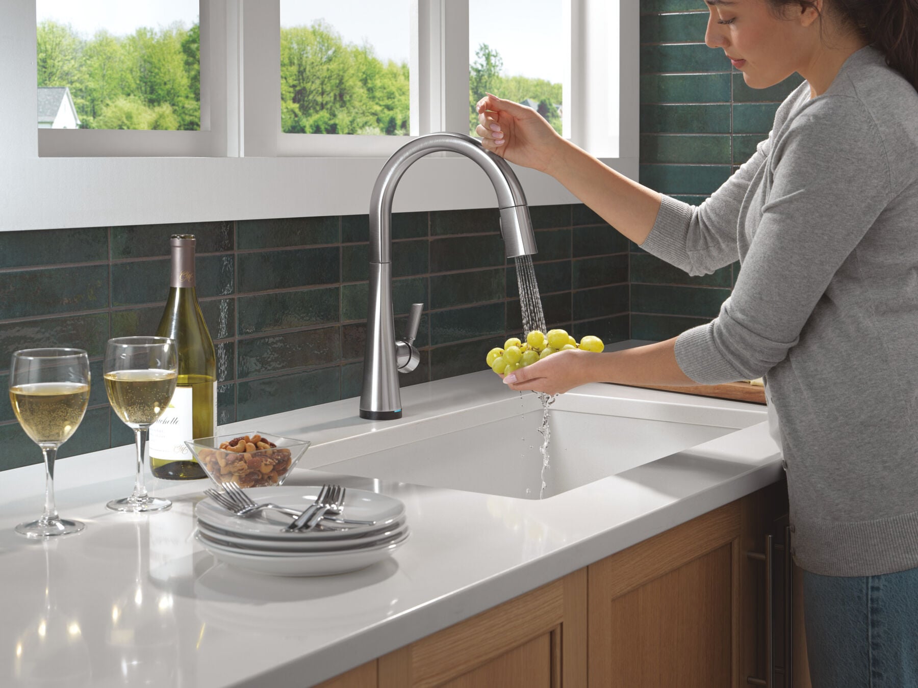 Touch<sub>2</sub>O&reg; Technology Kitchen Faucet with Touchless Technology