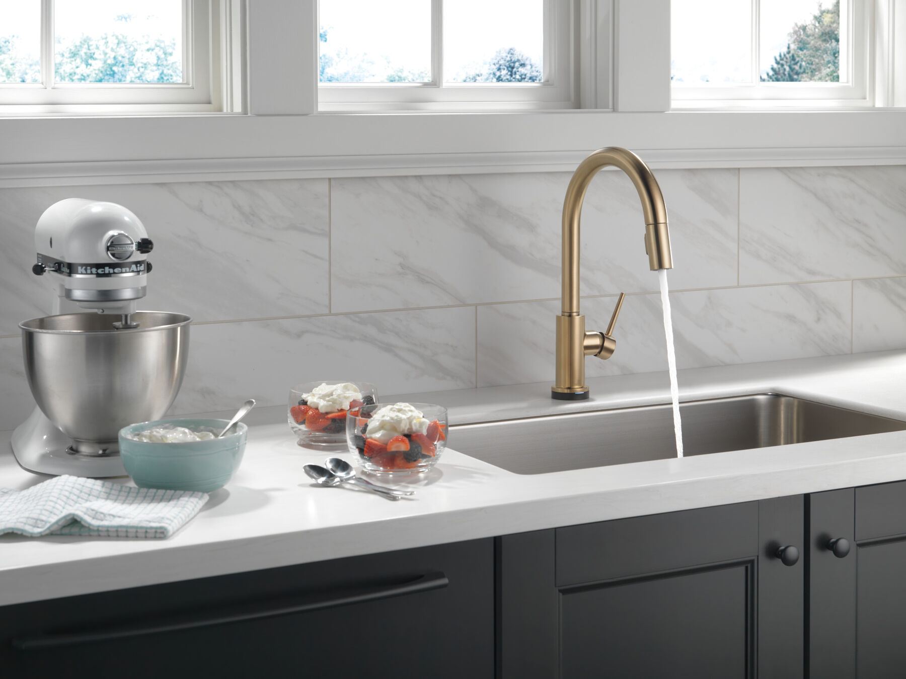 Single Handle Pull-Down Kitchen Faucet with Touch<sub>2</sub>O&reg; Technology (Recertified)