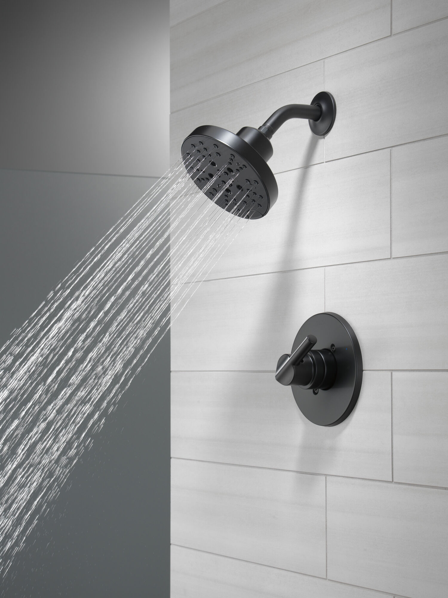 AquaProject クロダイ74 Monitor® 14 Series H2Okinetic® Shower in Matte Black 142749-BL