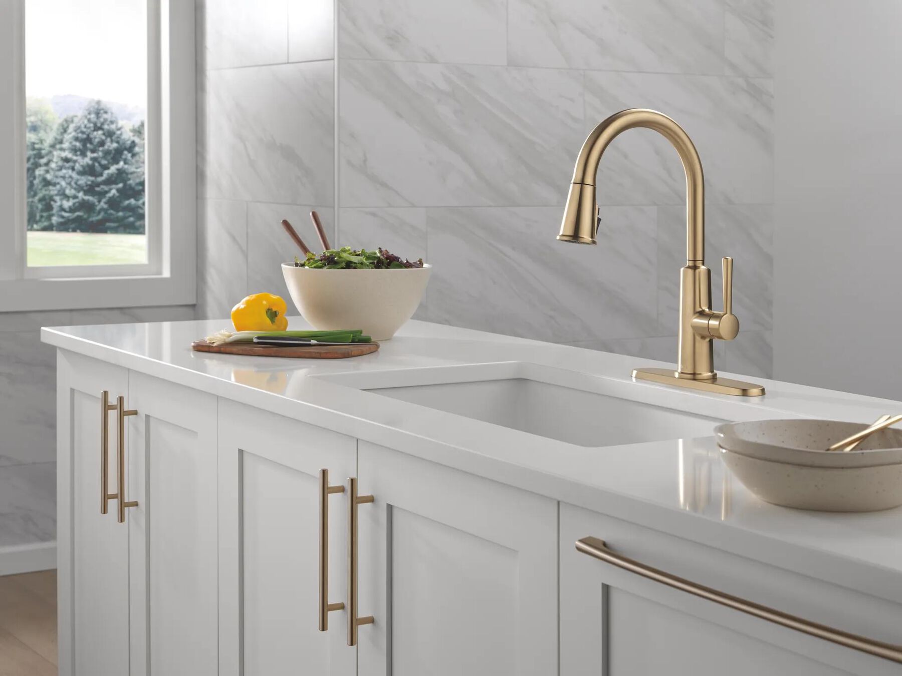 Single Handle Pull-Down Kitchen Faucet (Recertified)