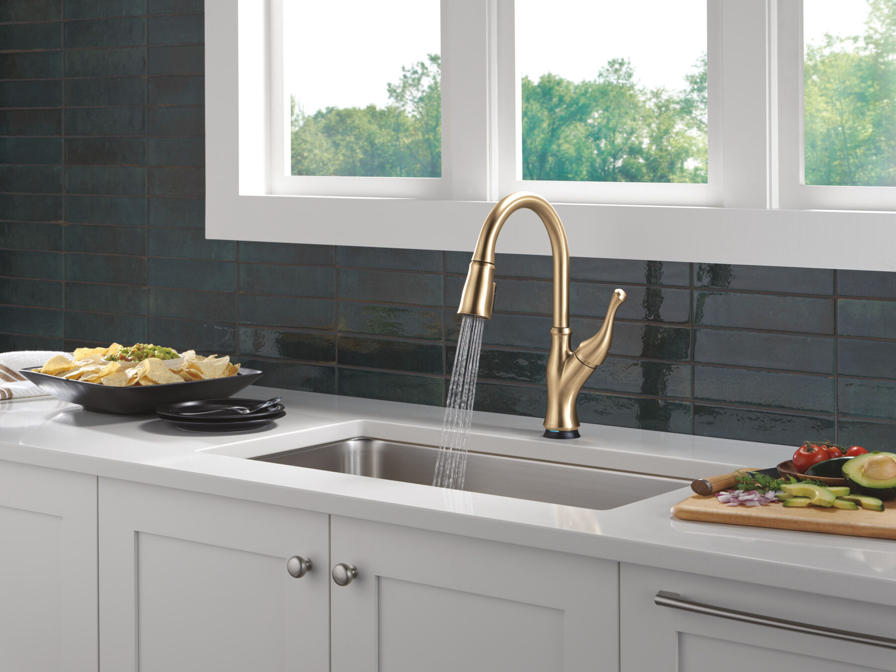 Touch<sub>2</sub>O&reg; Technology Kitchen Faucet with Touchless Technology