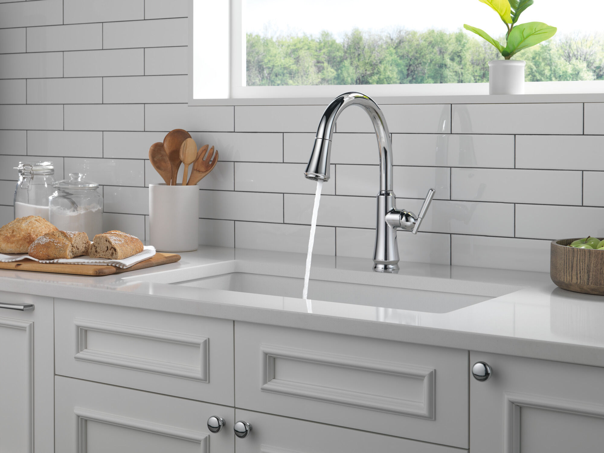 Single Handle Pull-Down Kitchen Faucet in Chrome 9179-DST | Delta