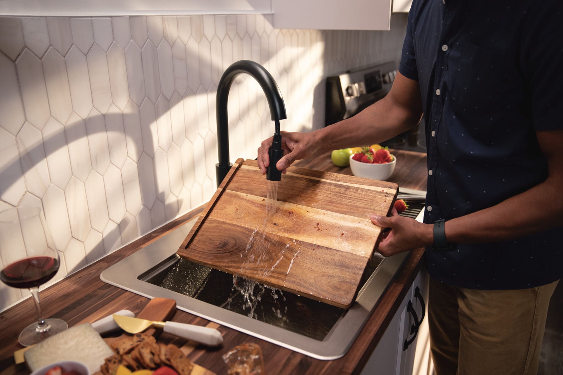 Single Handle Pull-Down Kitchen Faucet with Touch<sub>2</sub>O&reg; Technology