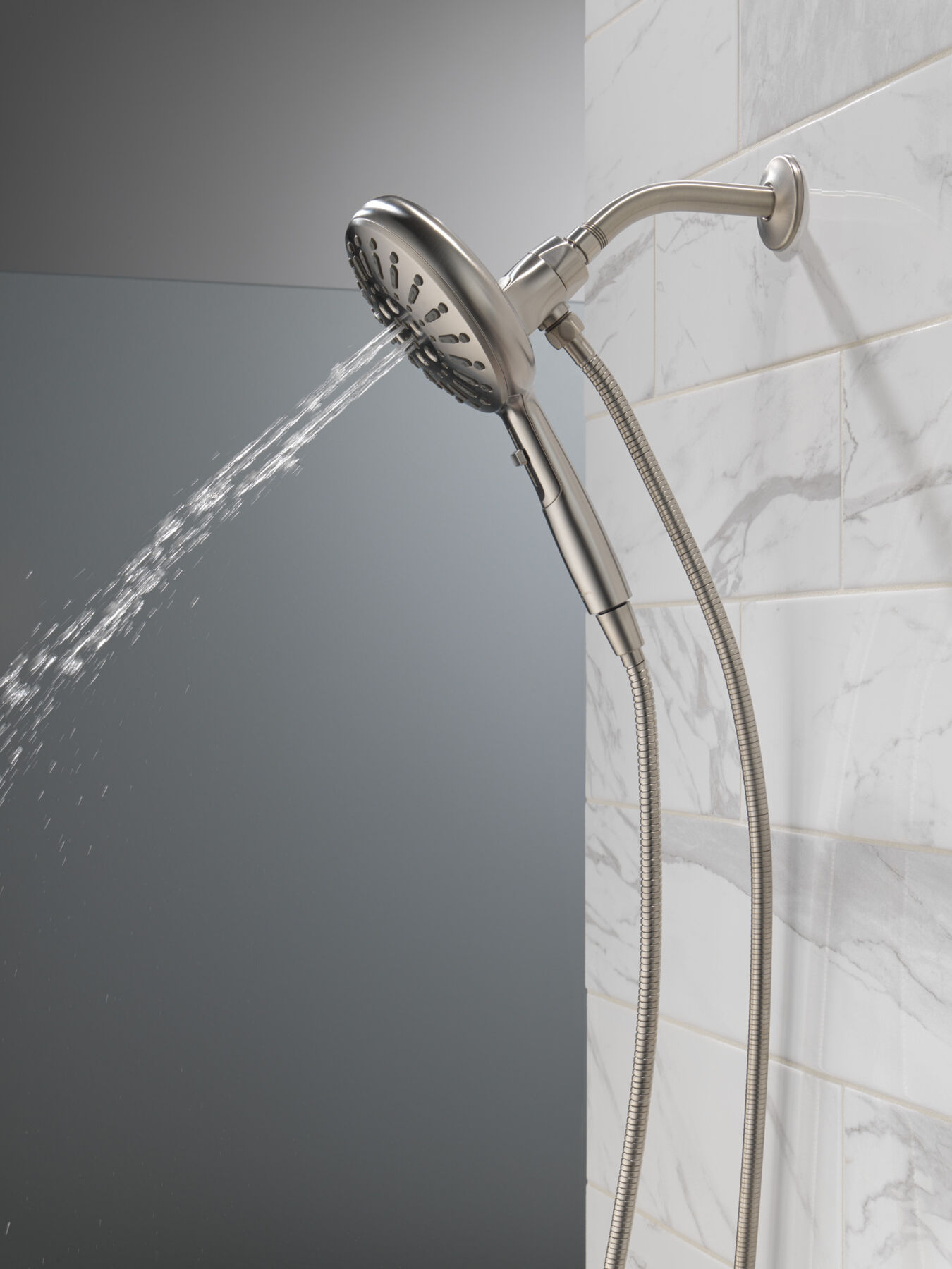 7-Setting SureDock&reg; Magnetic Hand Shower