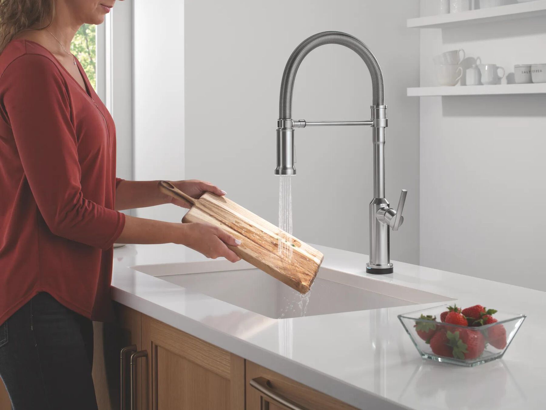 Touch2O&reg; Technology Kitchen Faucet with Touchless Technology