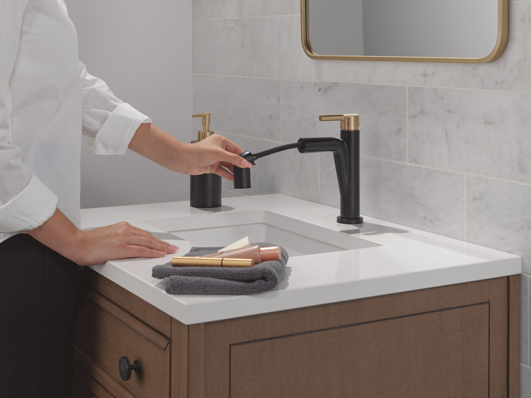 Single Handle Pull-Down Bathroom Faucet
