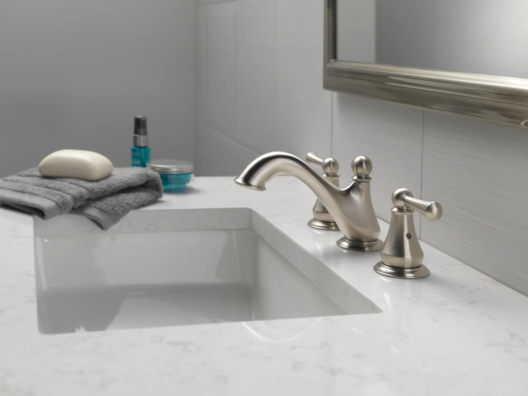 Two Handle Widespread Bathroom Faucet