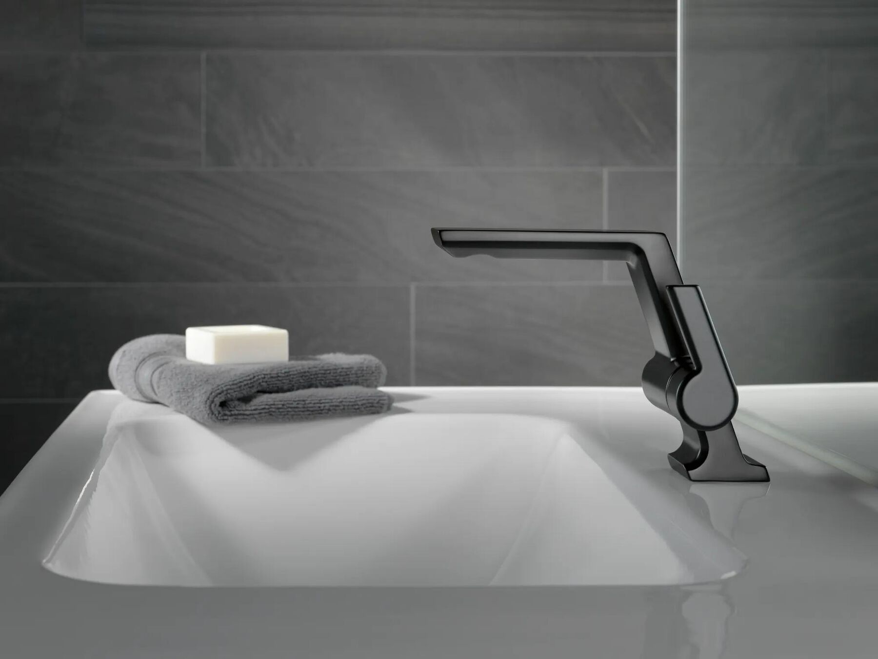 Single Handle Bathroom Faucet