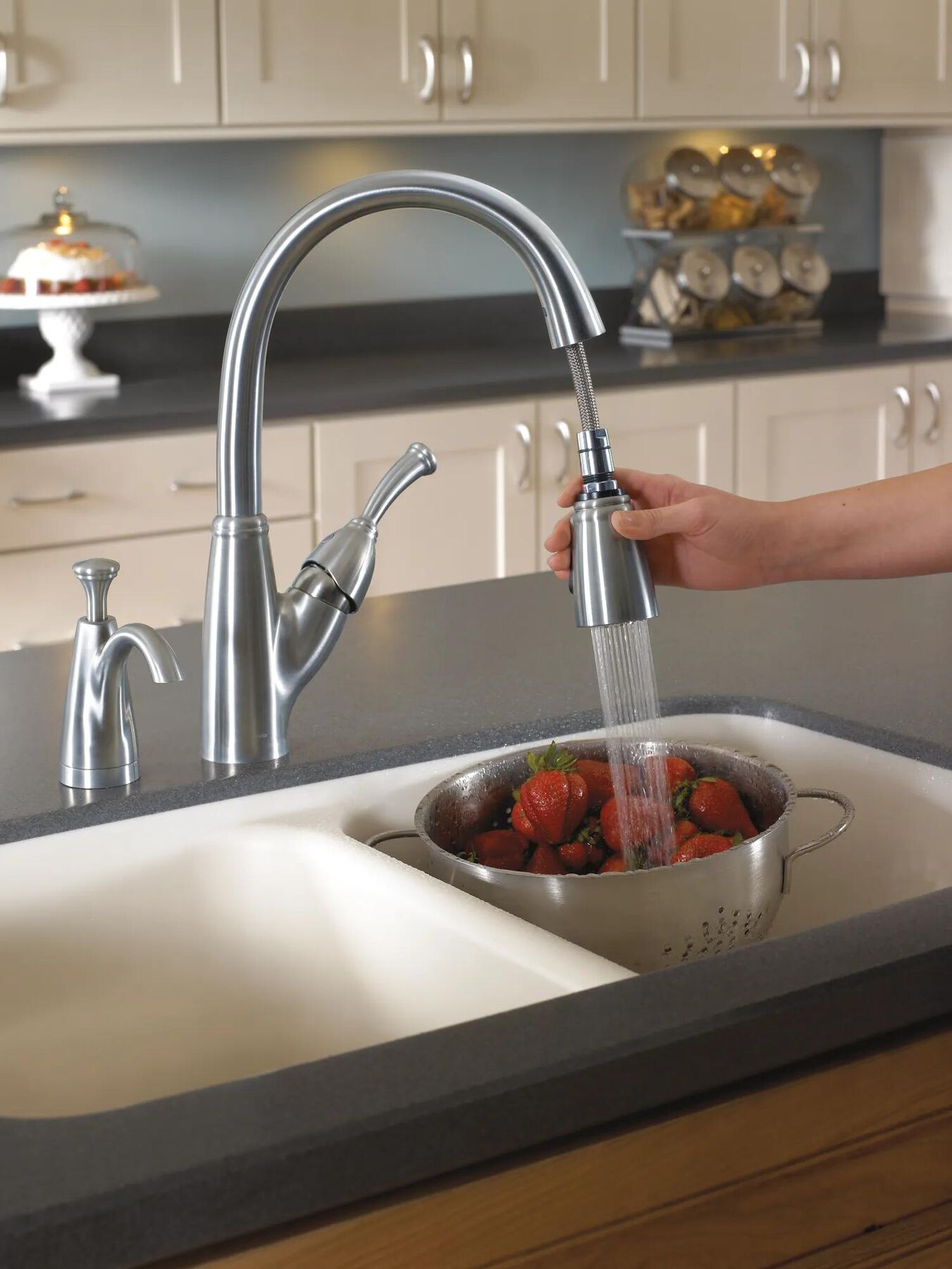 Single Handle Pull-Down Kitchen Faucet