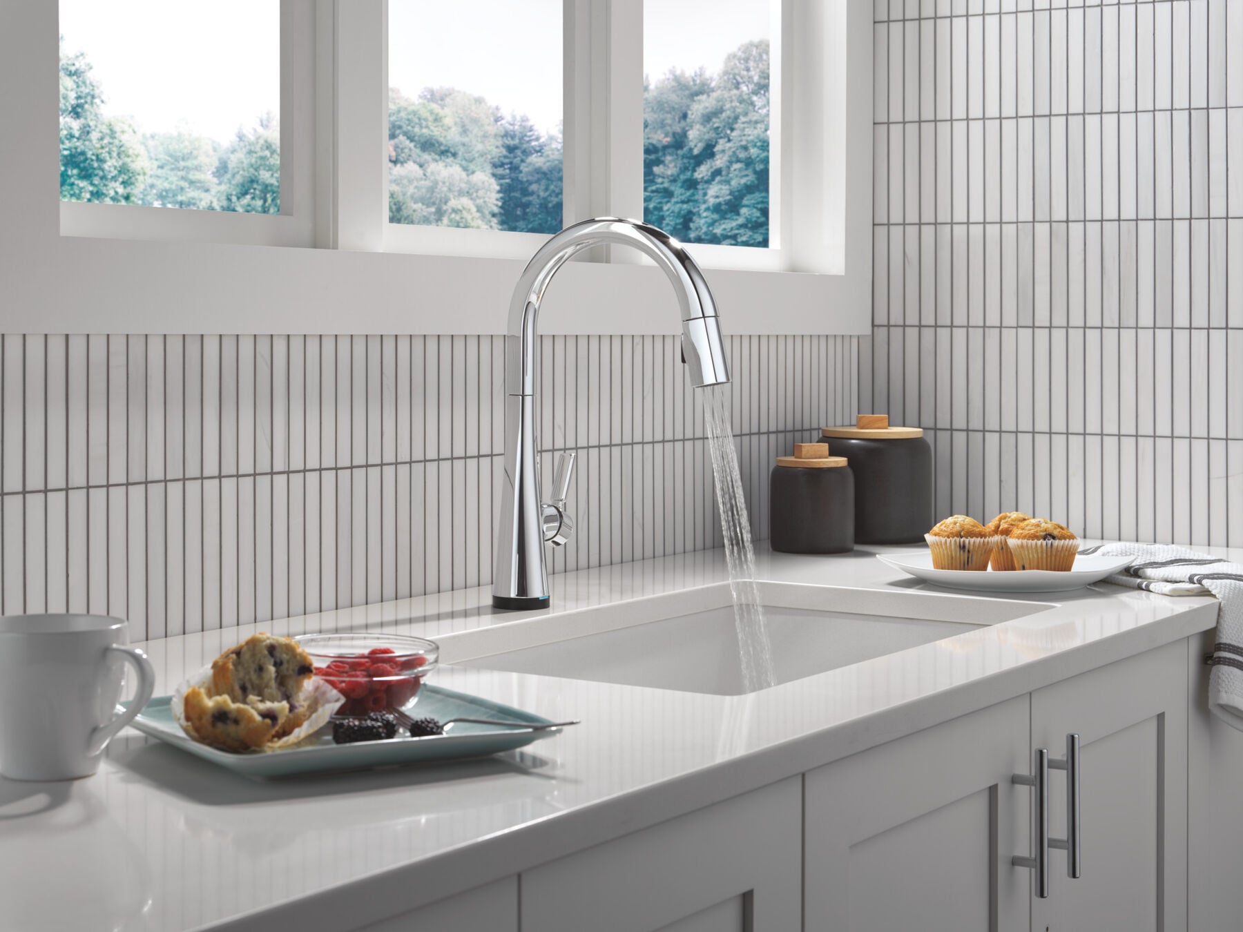 Touch<sub>2</sub>O&reg; Technology Kitchen Faucet with Touchless Technology