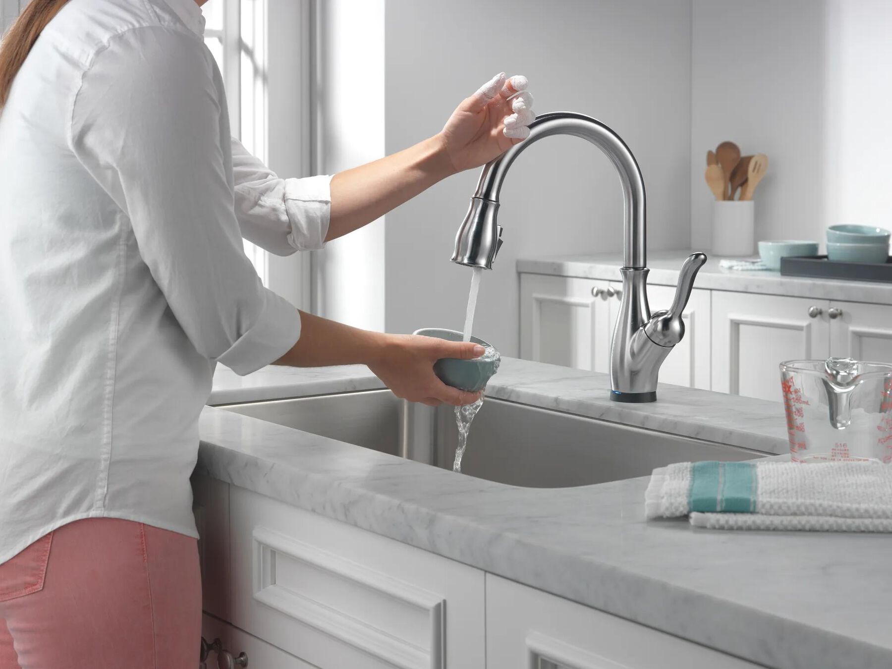 Single Handle Pull-Down Kitchen Faucet with Touch<sub>2</sub>O&reg; and ShieldSpray&reg; Technologies