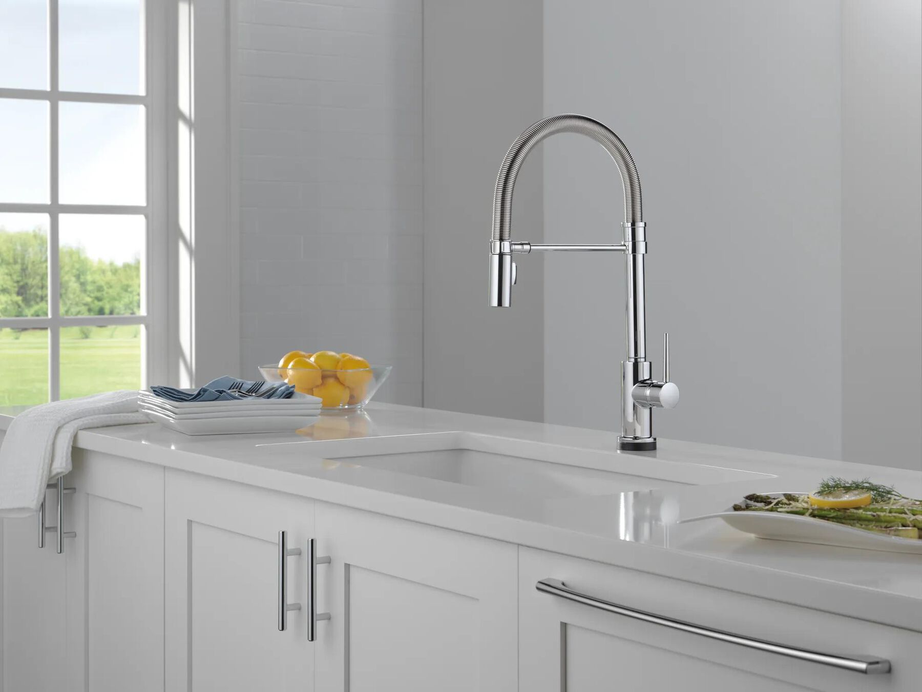 Touch<sub>2</sub>O&reg; Technology Kitchen Faucet with Touchless Technology
