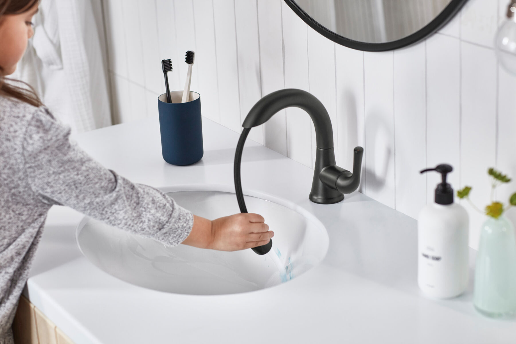 Single Handle Pull-Down Bathroom Faucet