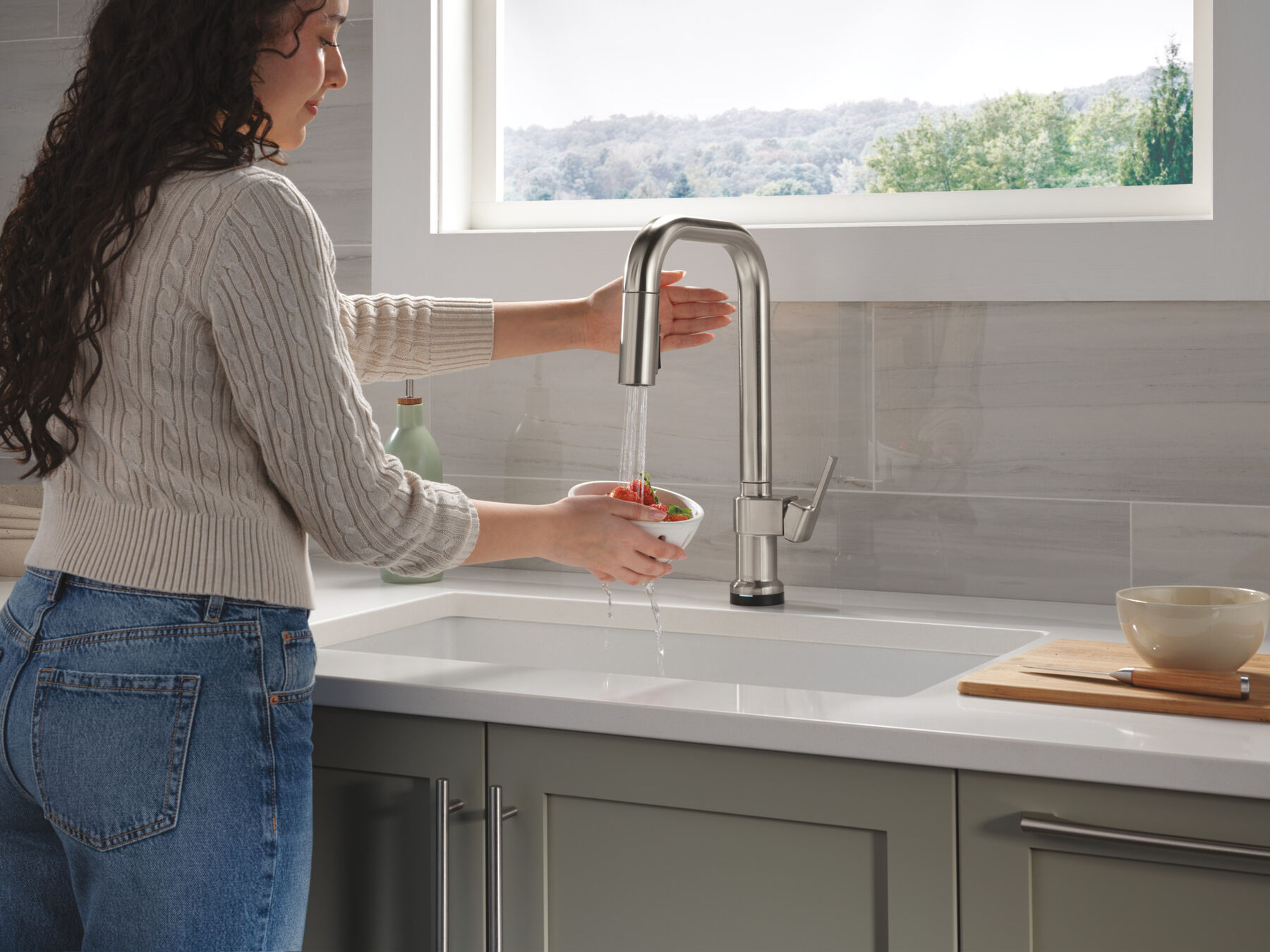 Touch2O&reg; with Touchless Technology Single Handle Pull-Down Kitchen Faucet