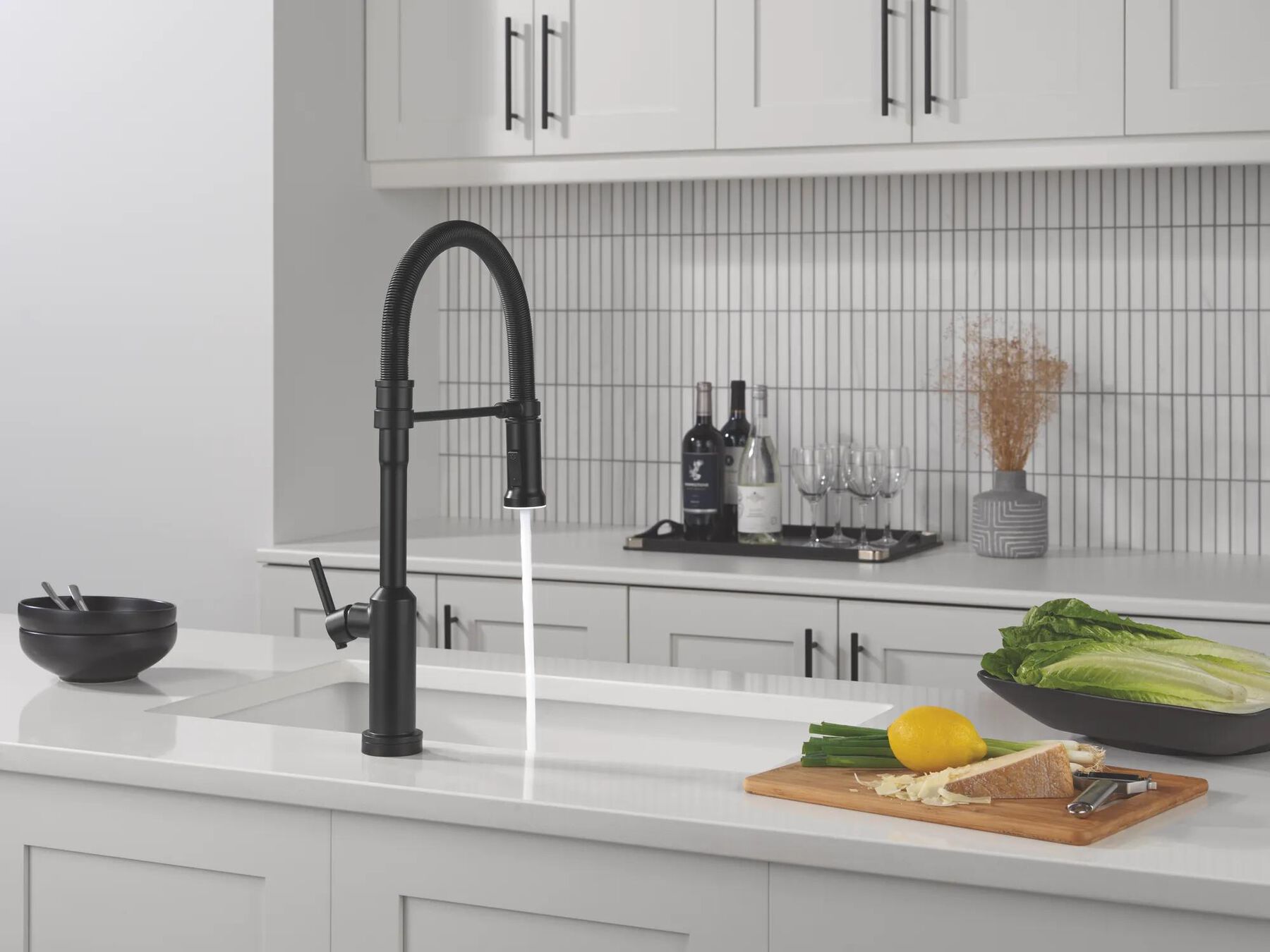 Touch2O&reg; Technology Kitchen Faucet with Touchless Technology