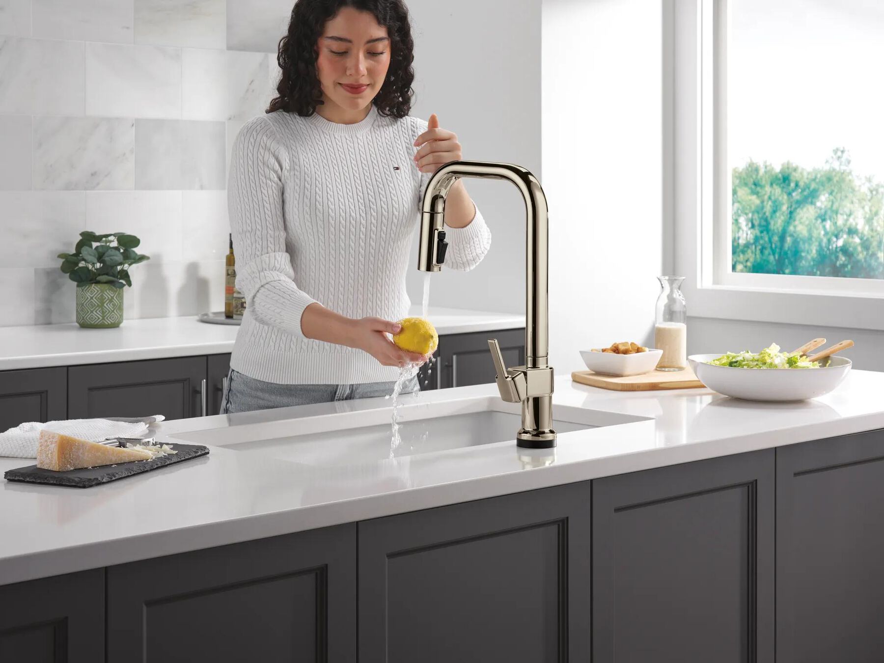 Touch2O&reg; with Touchless Technology Single Handle Pull-Down Kitchen Faucet