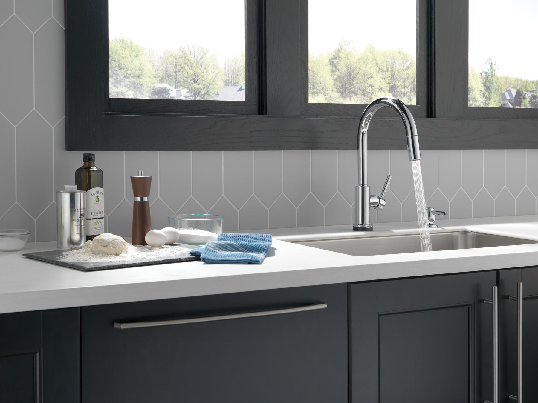 Single Handle Pull-Down Kitchen Faucet with Touch<sub>2</sub>O&reg; Technologyand Soap Dispenser