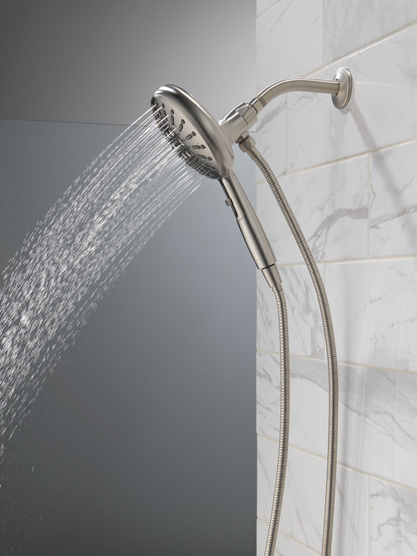 7-Setting SureDock&reg; Magnetic Hand Shower
