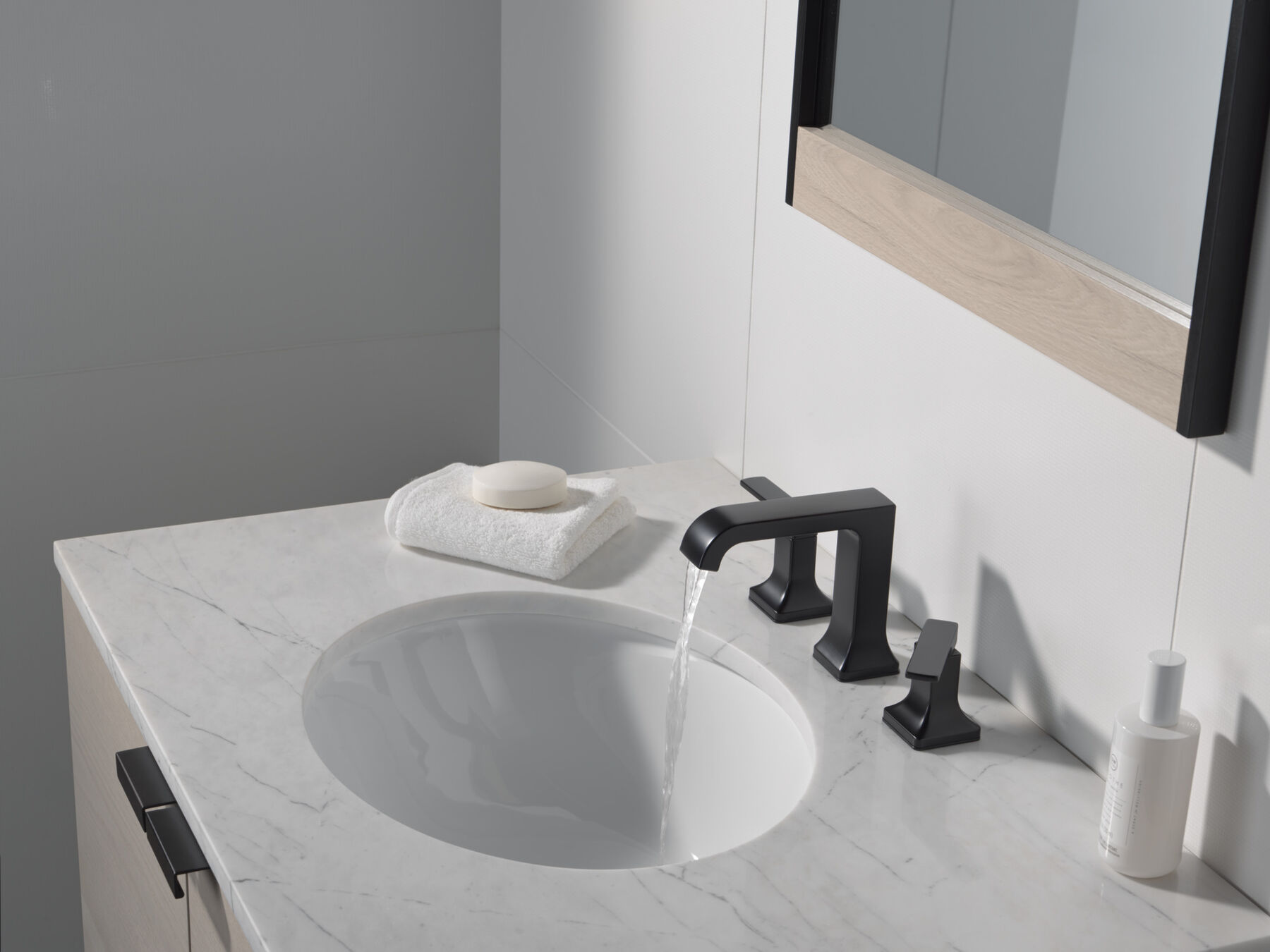 Two Handle Widespread Bathroom Faucet