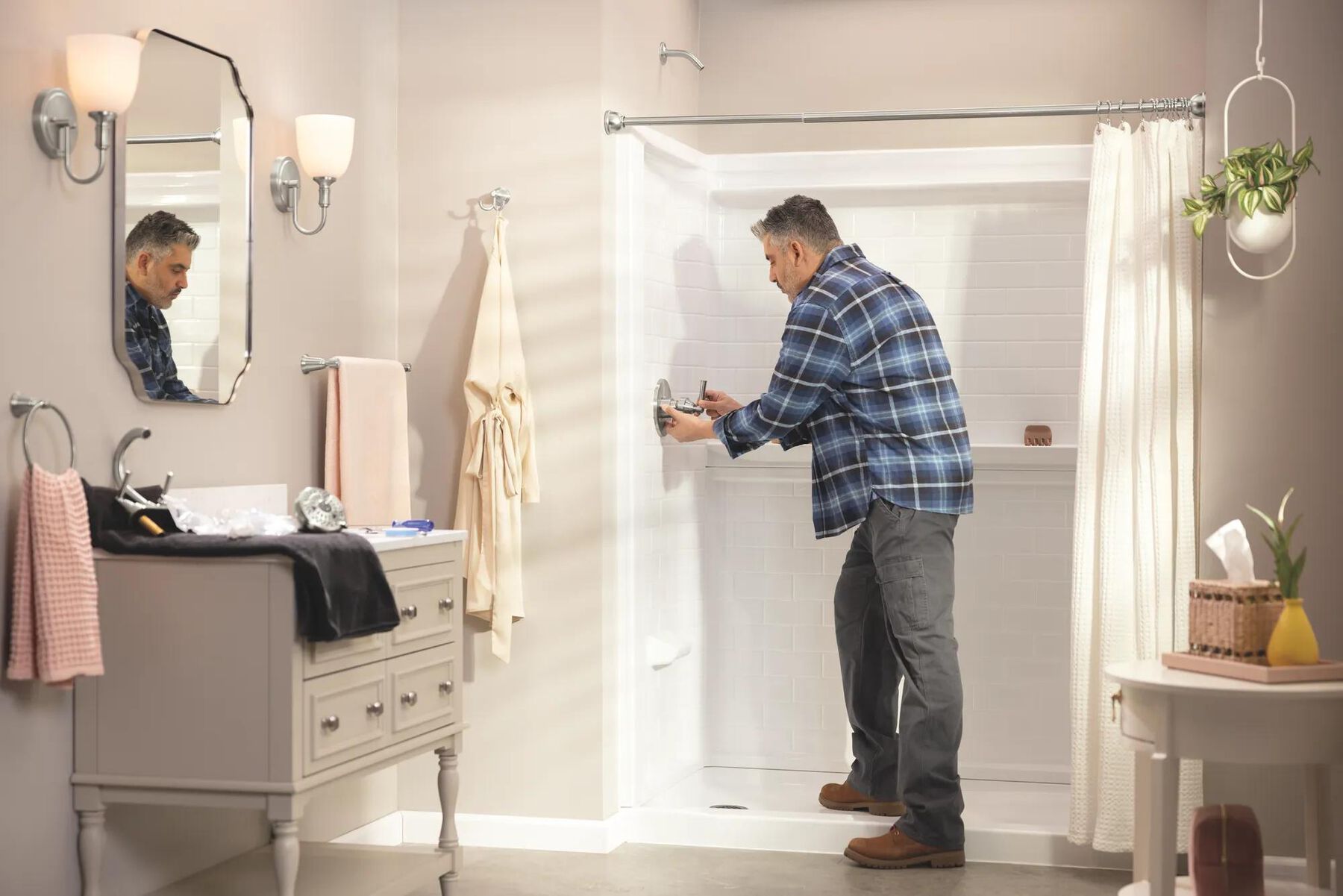 Monitor&reg; 14 Series Tub and Shower