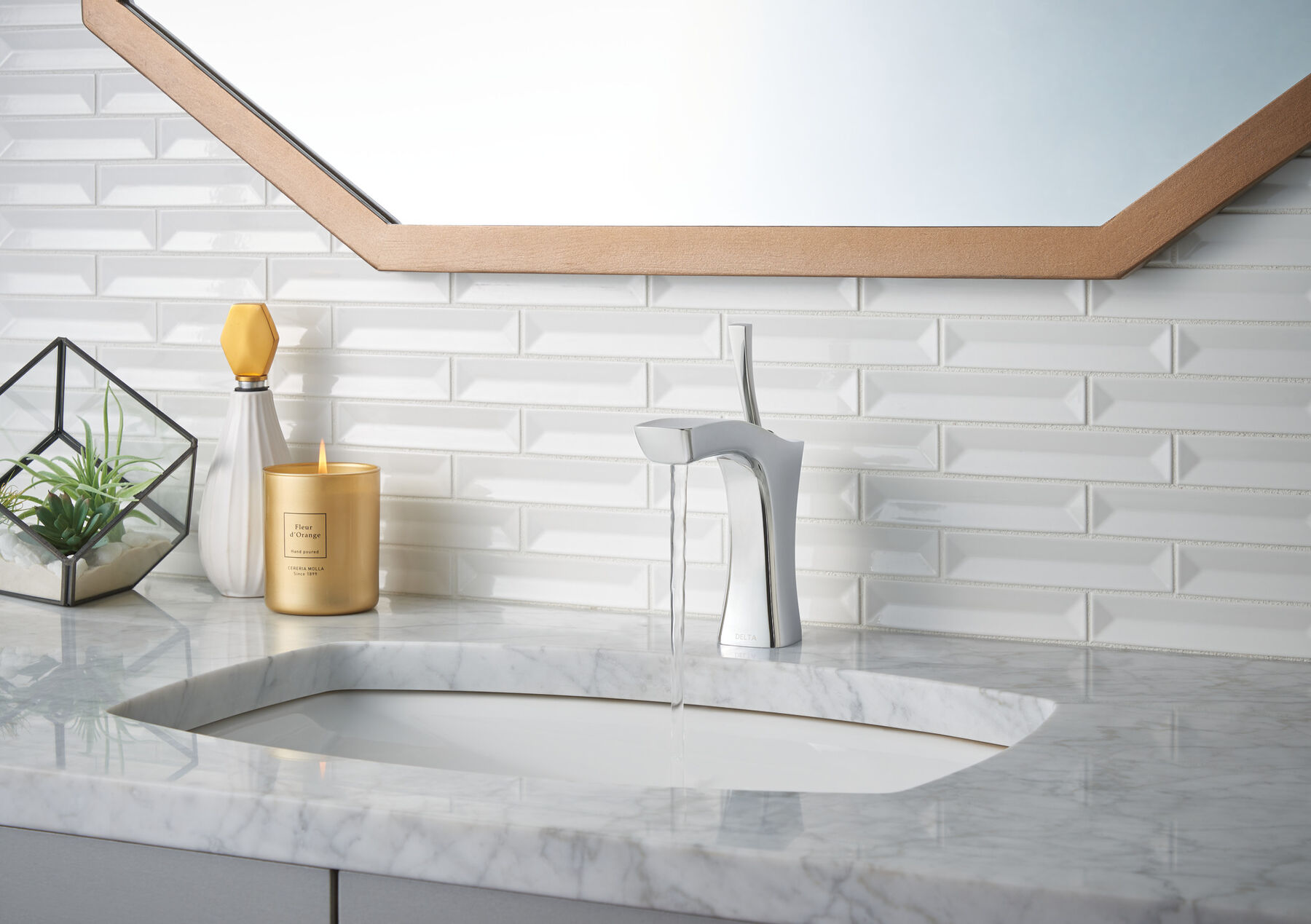 Single Handle Bathroom Faucet - Metal Pop-Up