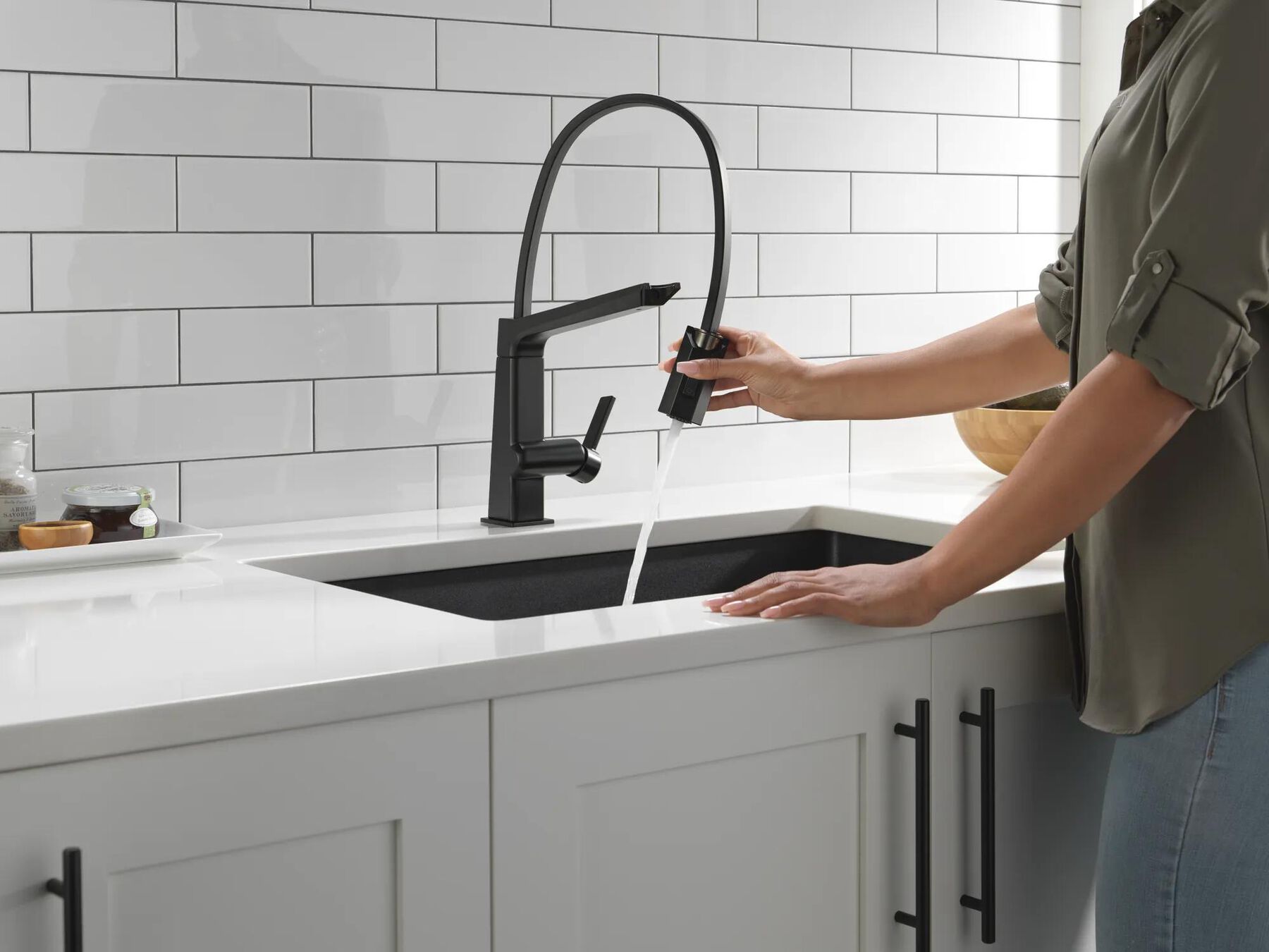 Single Handle Exposed Hose Kitchen Faucet
