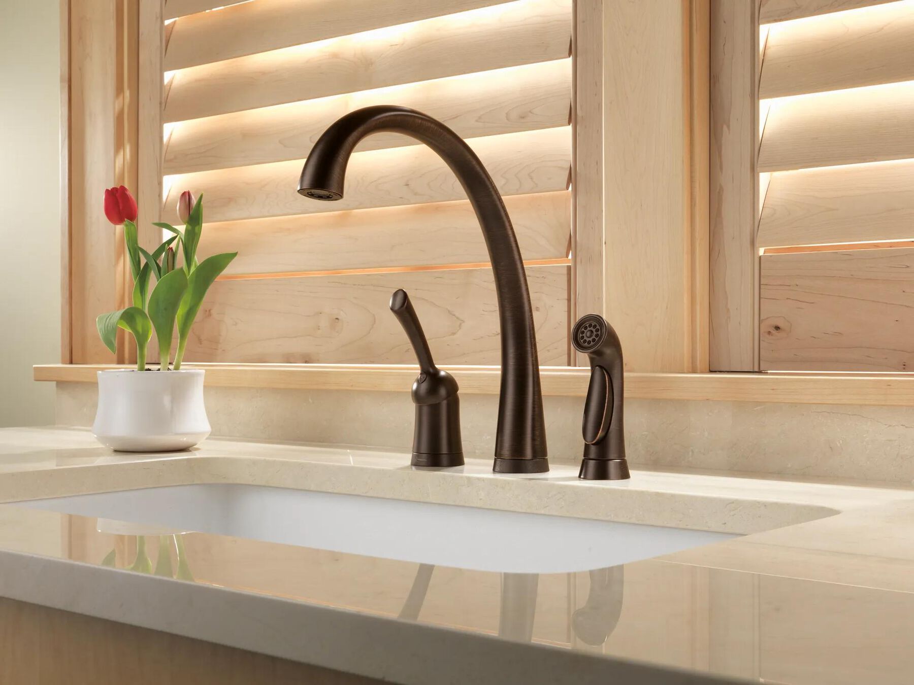 Single Handle Kitchen Faucet with Touch2O&reg; Technology and Spray