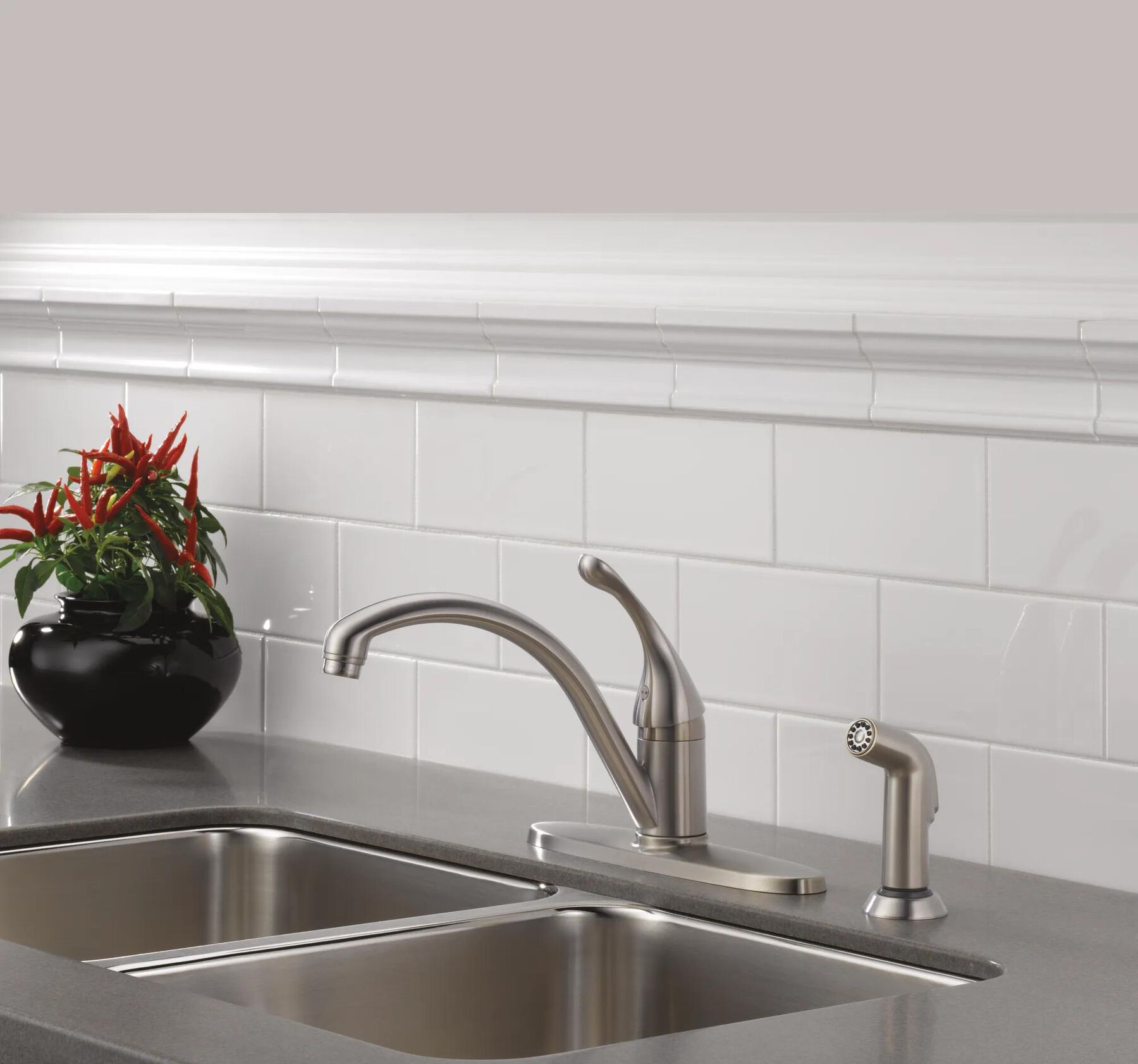 Kitchen Faucet w/Spray (Recertified)