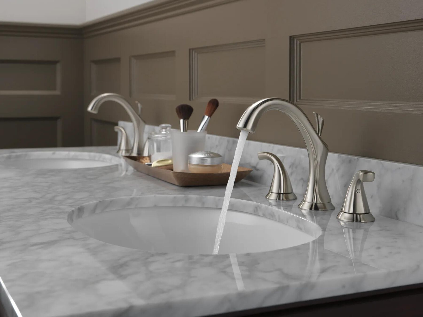 Two Handle Widespread Bathroom Faucet
