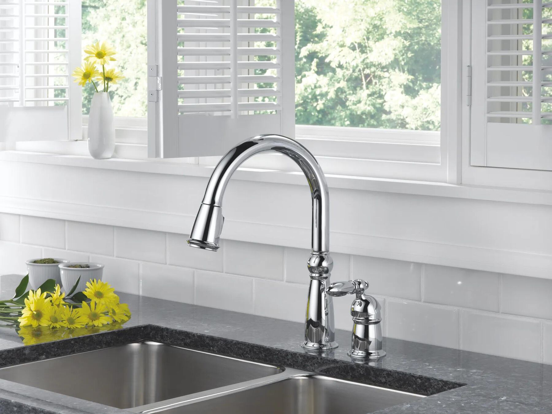 Single Handle Pull-Down Kitchen Faucet (Recertified)