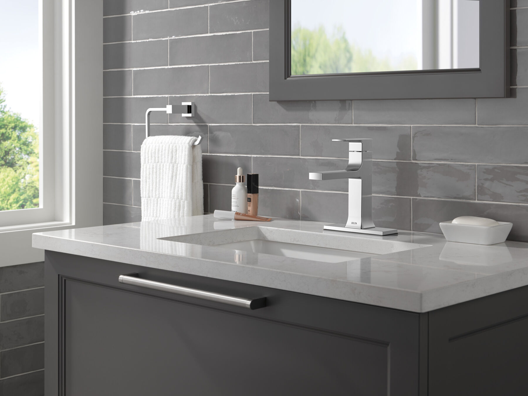Single Handle Lavatory Faucet with Bathroom Accessories Bundle