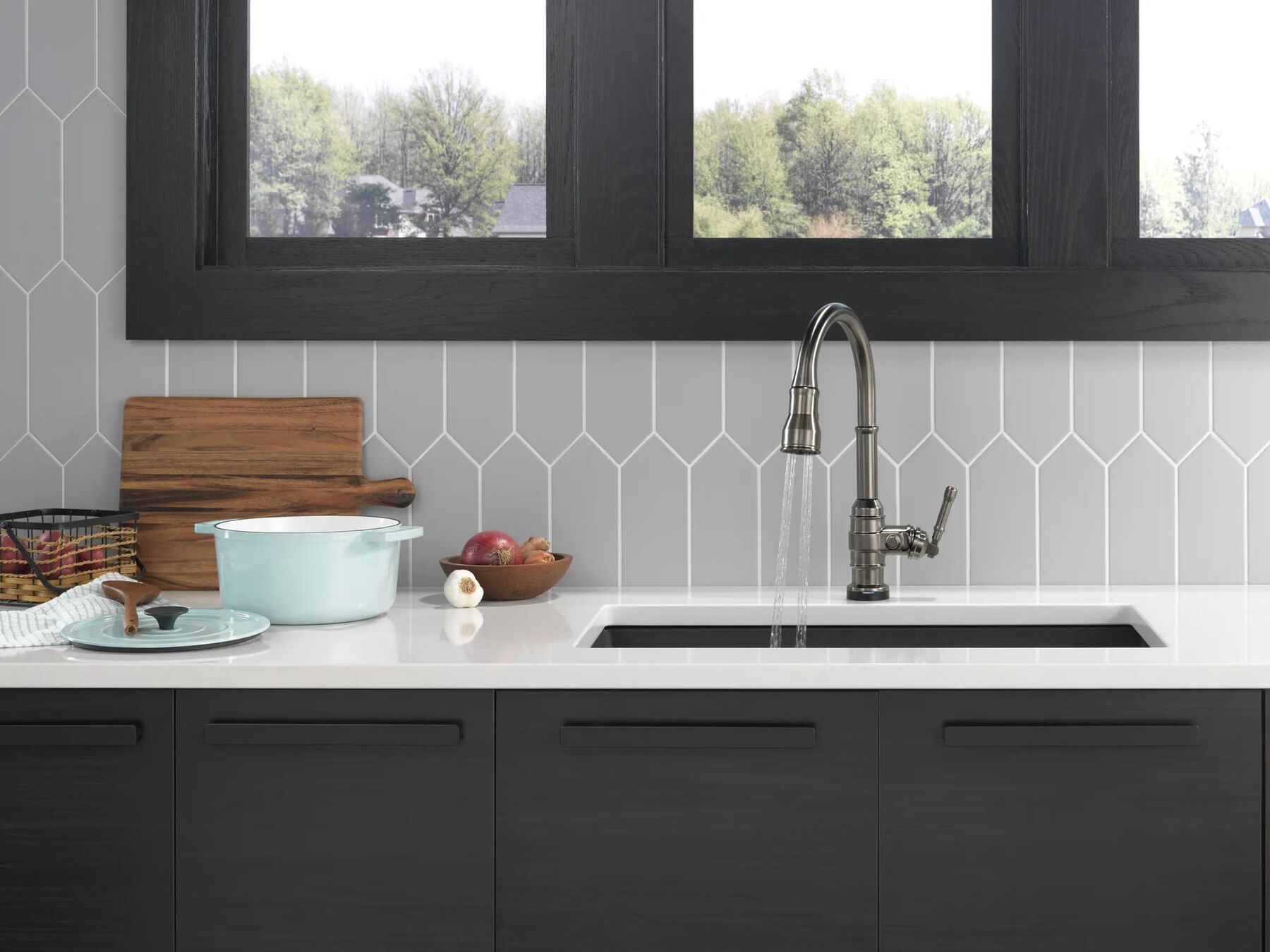 Single Handle Pull-Down Kitchen Faucet With Touch<sub>2</sub>O&reg;  Technology