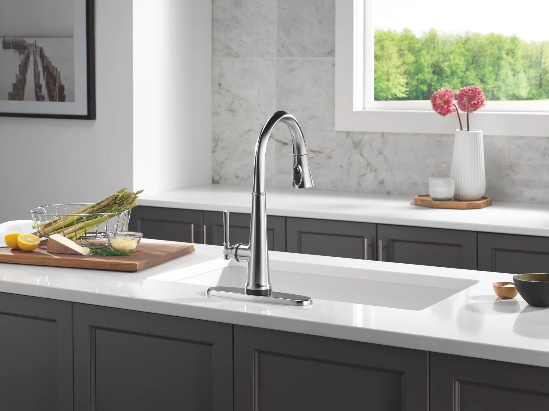 Touch<sub>2</sub>O&reg; Technology Kitchen Faucet with Touchless Technology