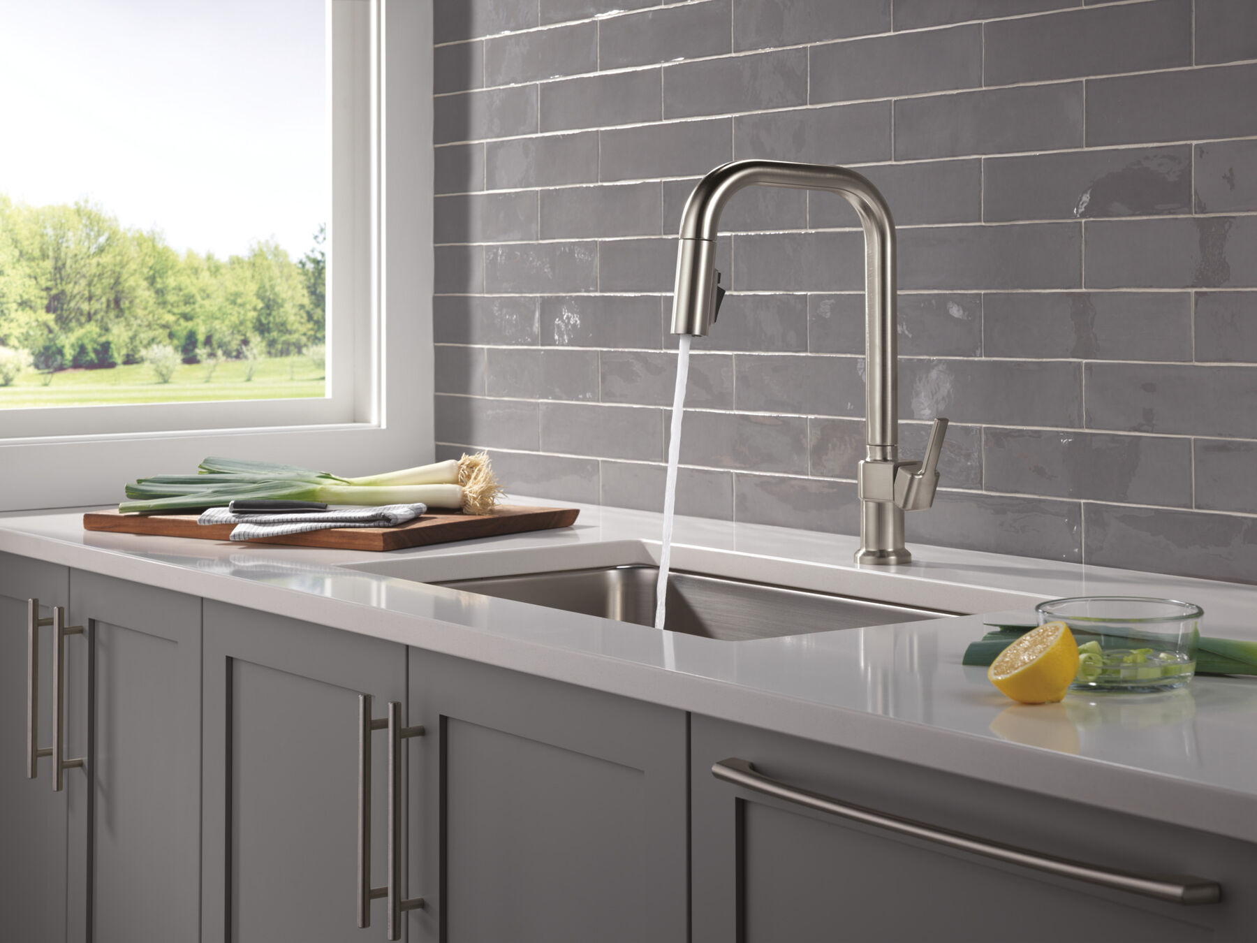 Single Handle Pull-Down Kitchen Faucet
