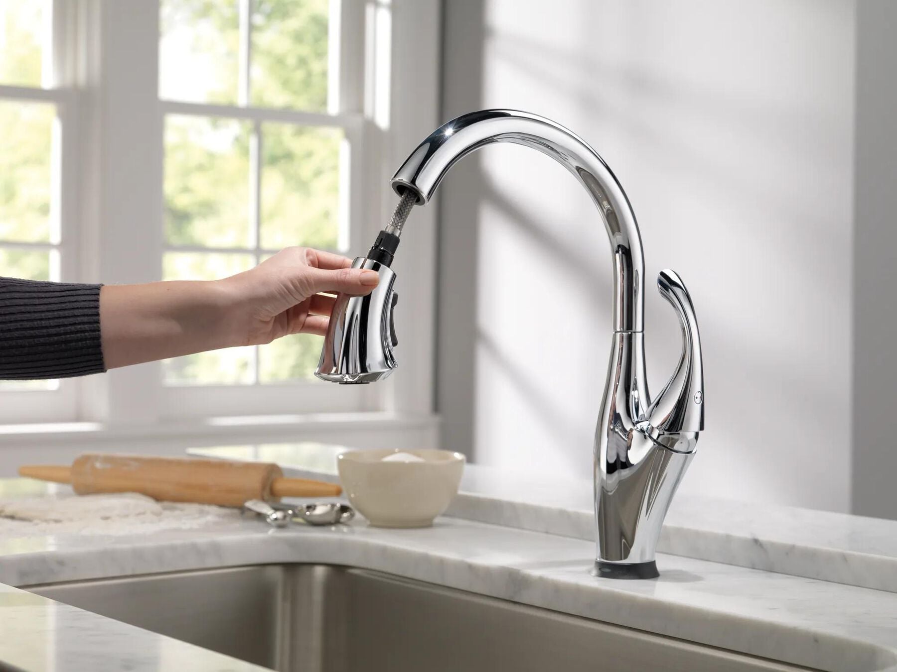 Single Handle Pull-Down Kitchen Faucet with Touch<sub>2</sub>O&reg; and ShieldSpray&reg; Technologies