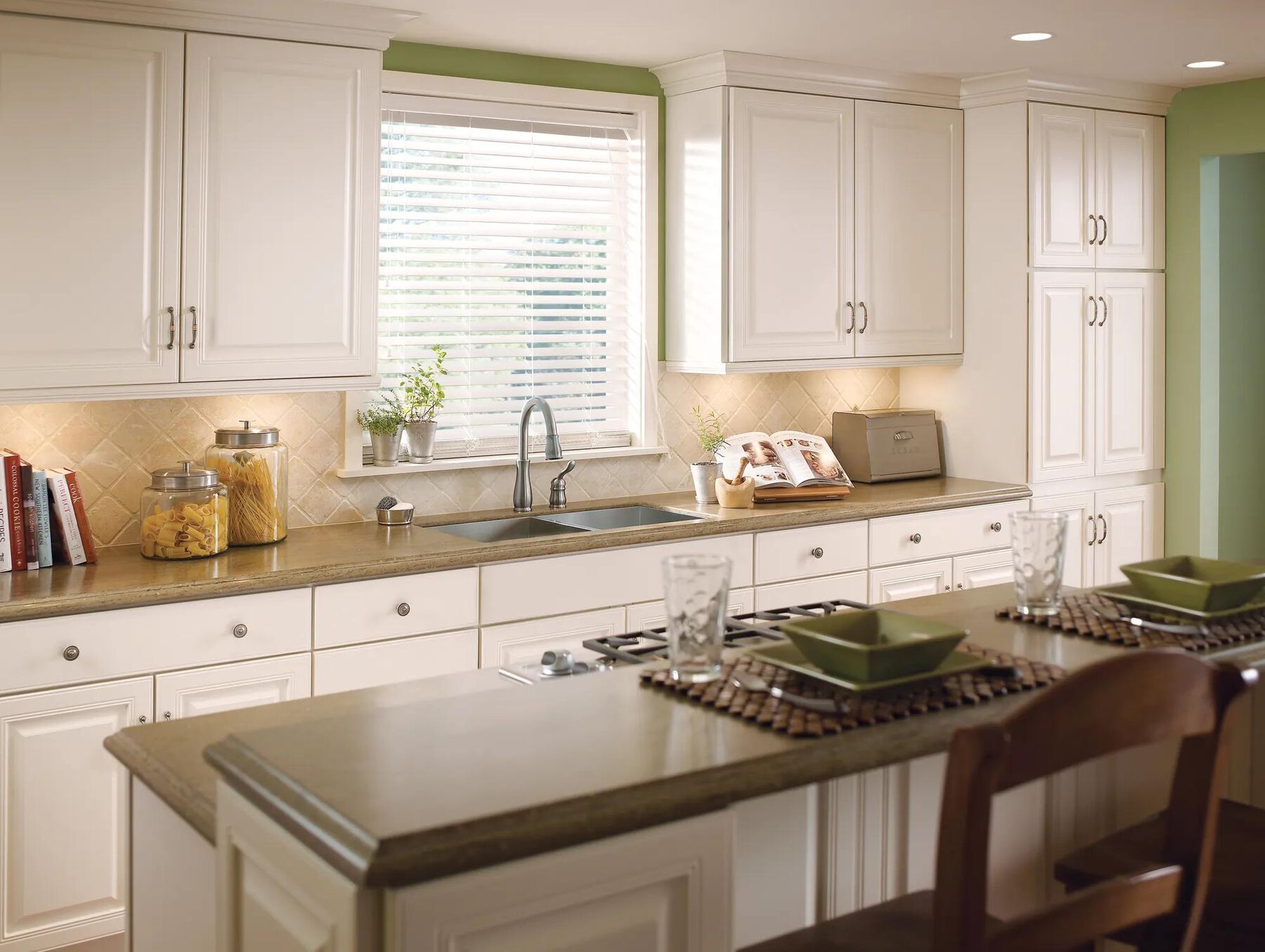 Single Handle Pull-Down Kitchen Faucet