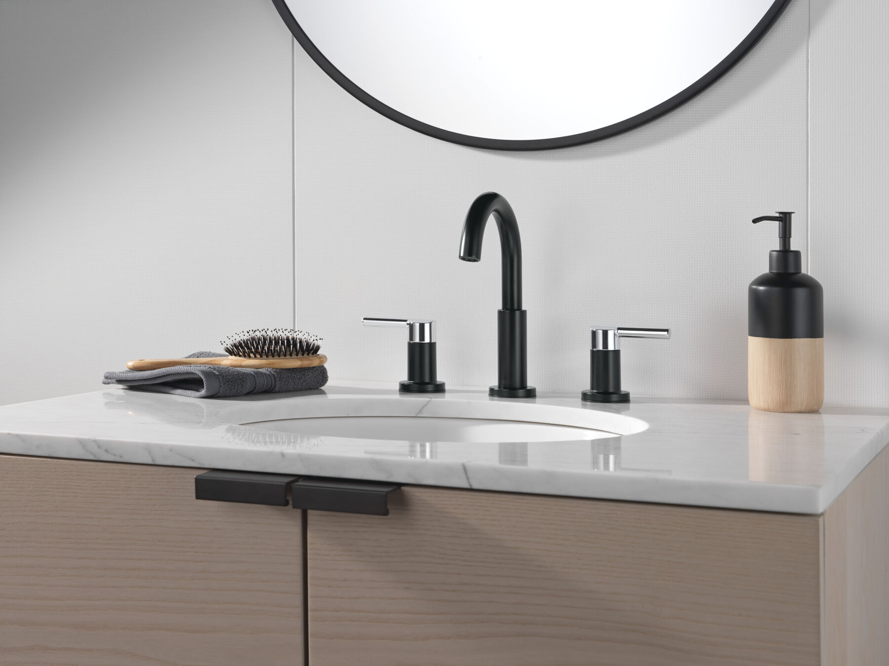 Two Handle Widespread Bathroom Faucet