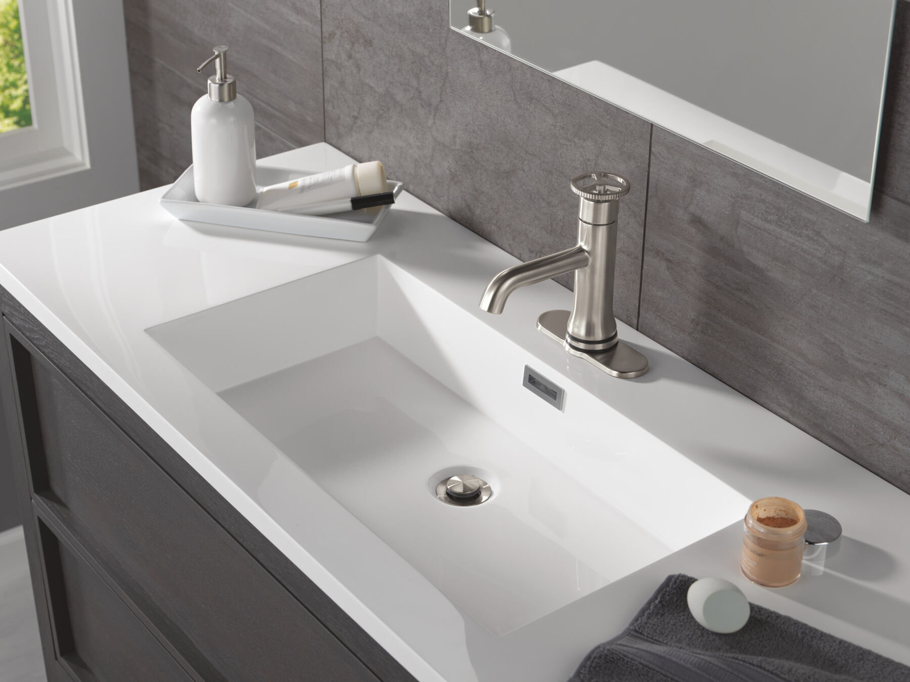 Touch2O Bathroom Faucet with Touchless Technology